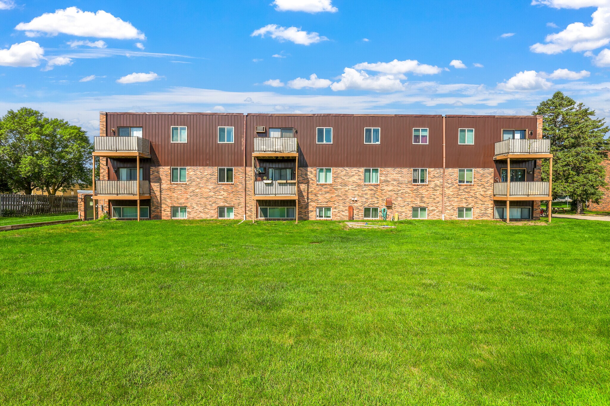 987 Echo Dr, Hutchinson, MN for Sale