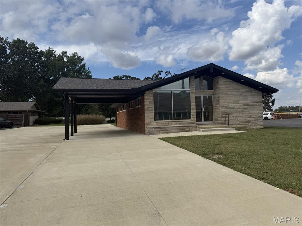 1011 N 8th St, Vandalia, IL for Sale