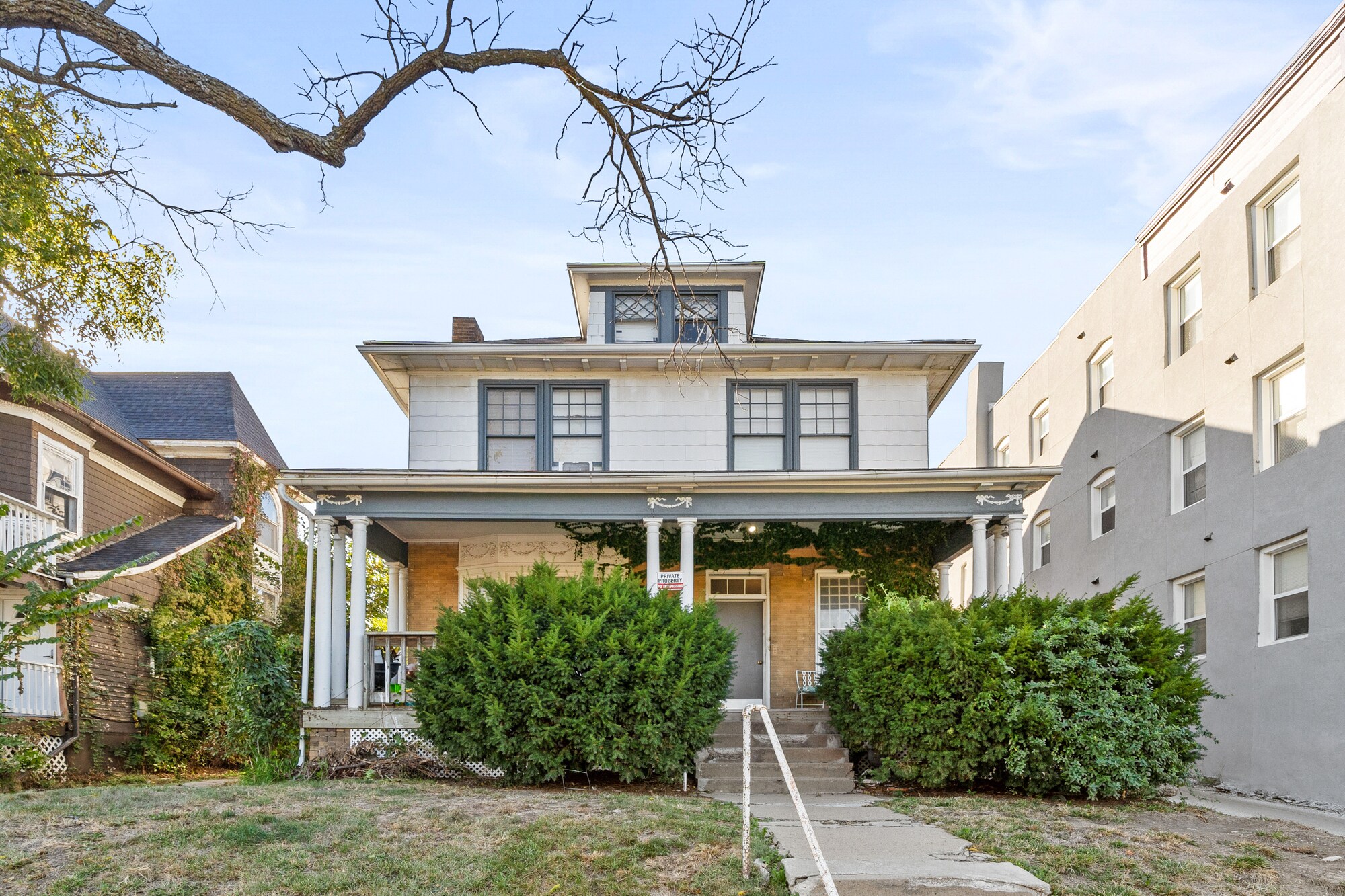 3826 Warwick Blvd, Kansas City, MO for Sale