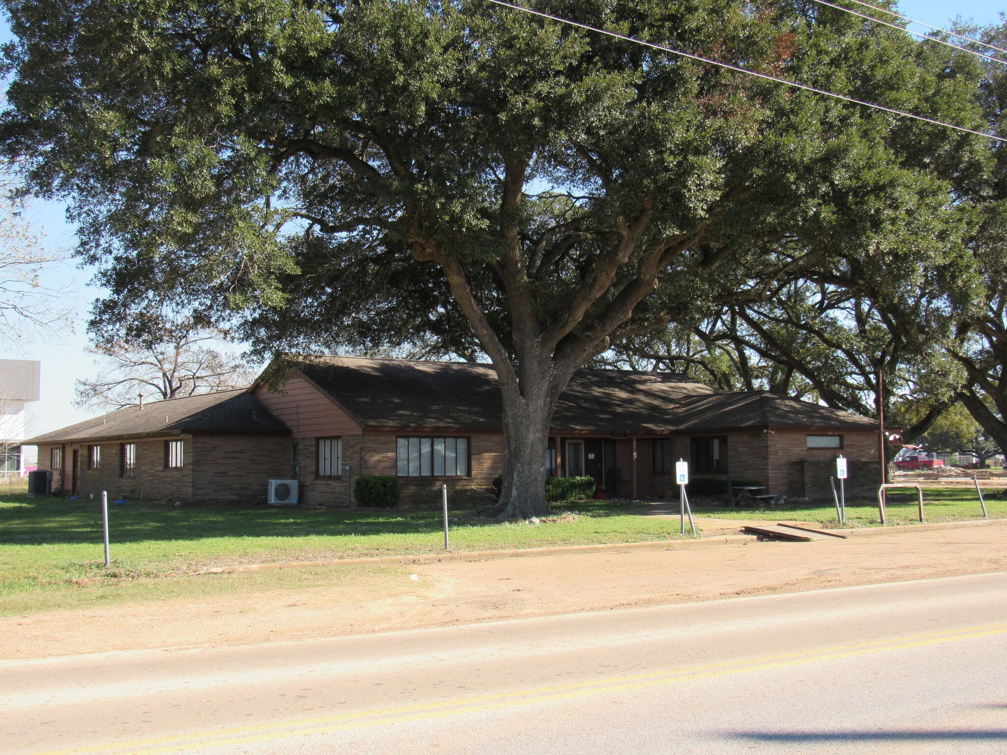 2123 Woods Rd, Brookshire, TX for Sale