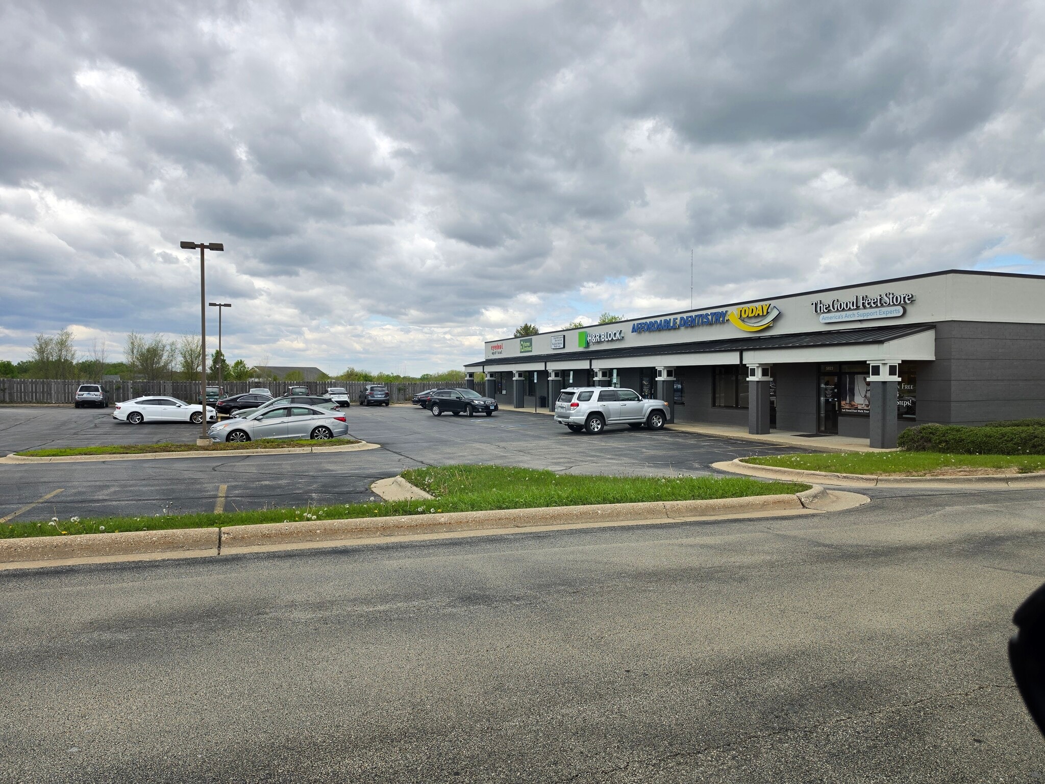 5815 E Riverside Blvd, Rockford, IL for Rent