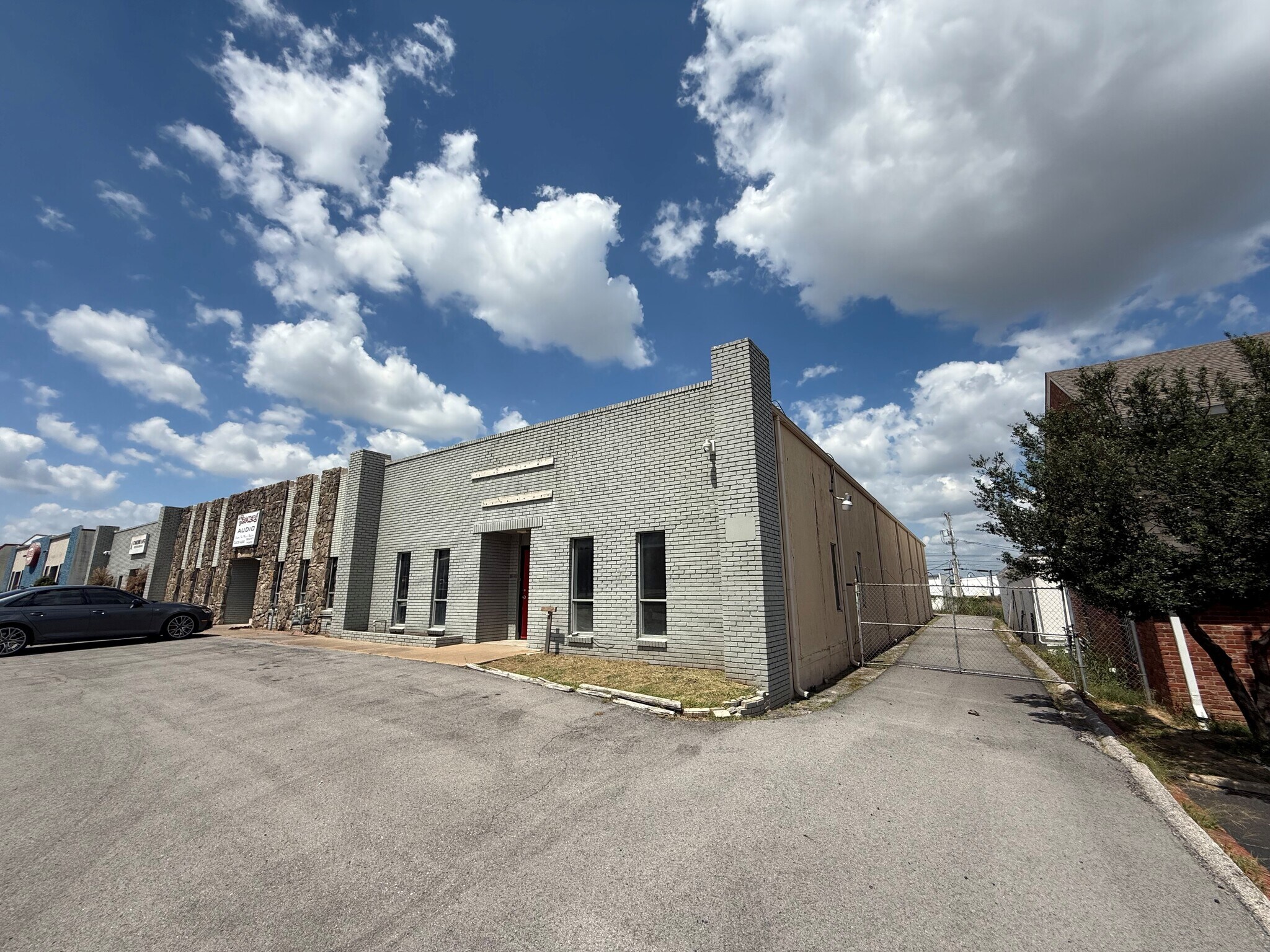 7657-7661 E 46th Pl, Tulsa, OK for Rent