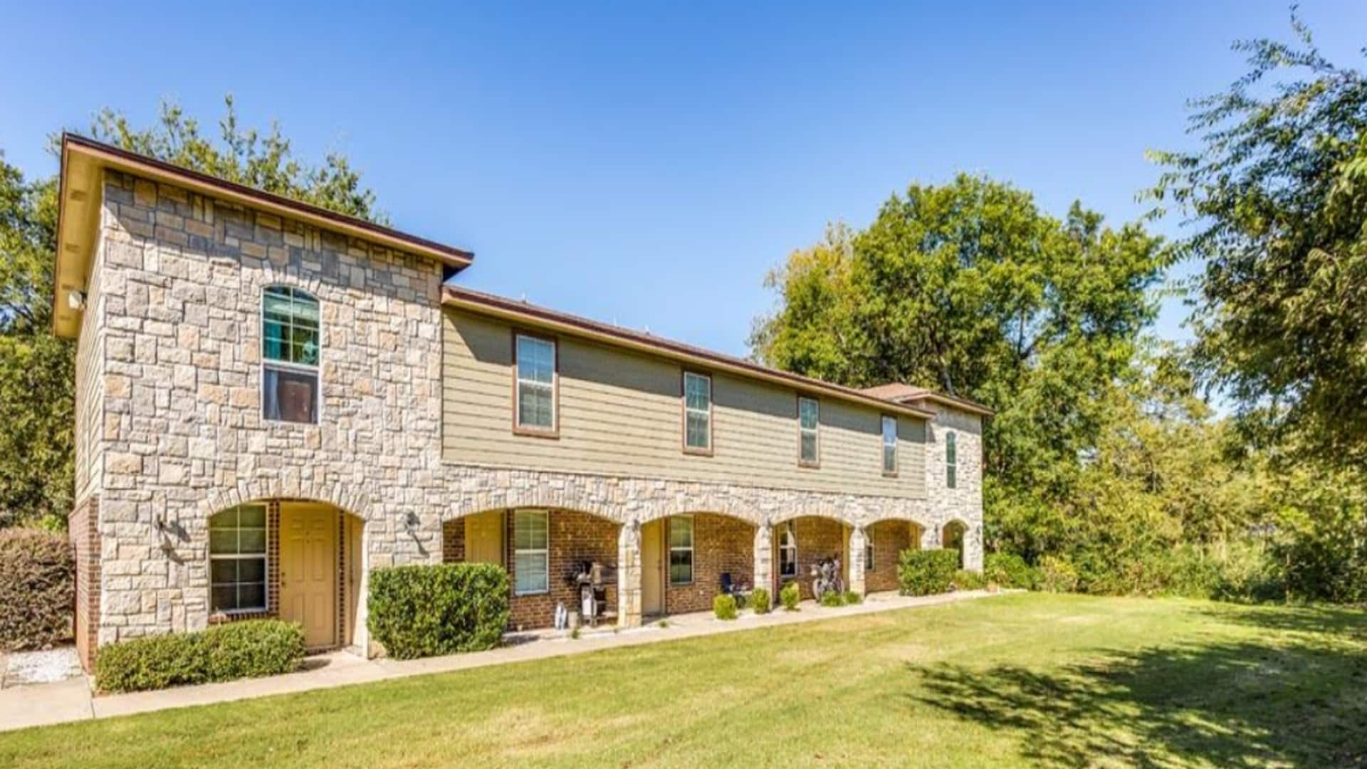 110 3rd St, Keene, TX for Sale