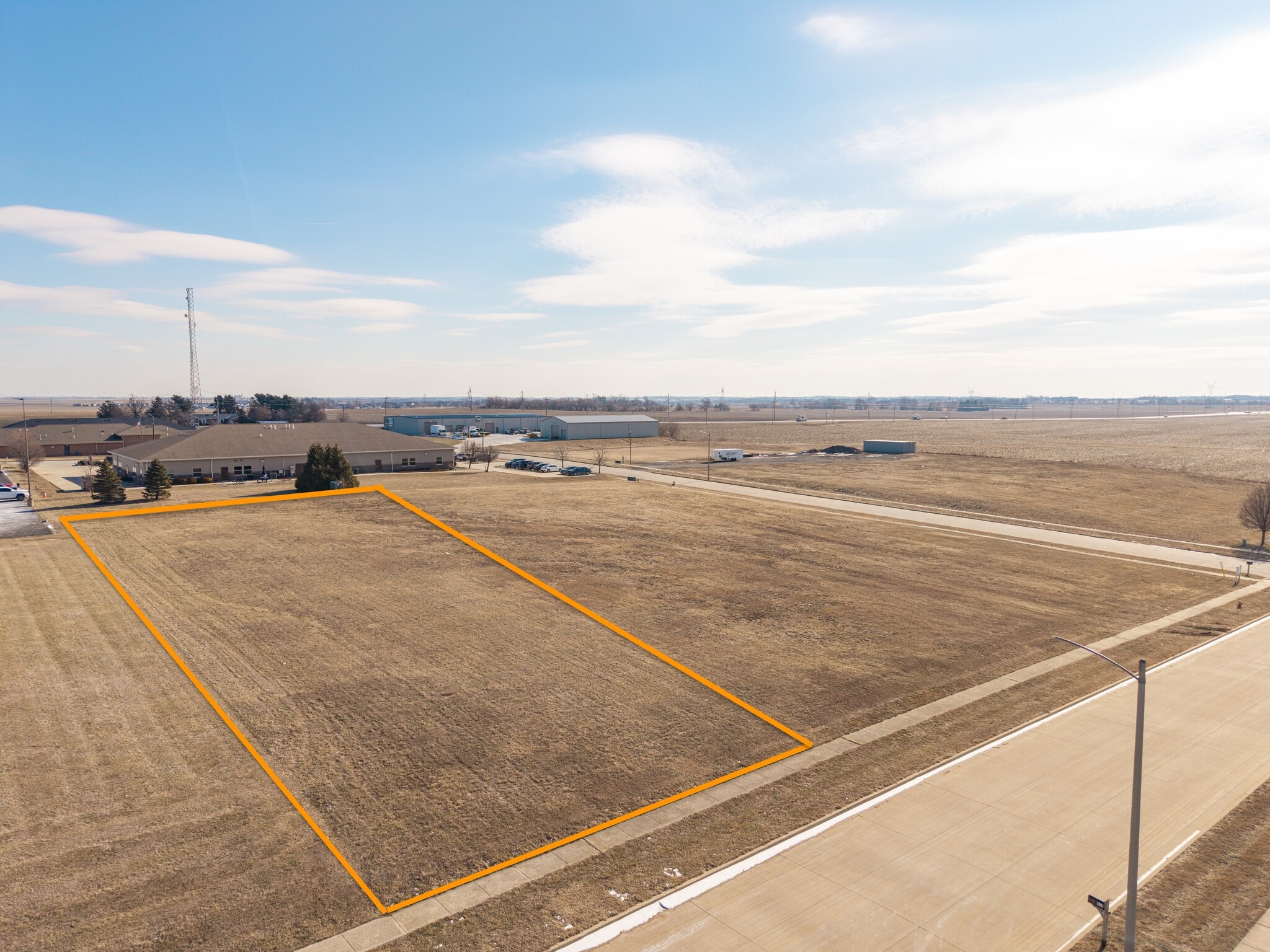 418 Bronco Dr, Bloomington, IL for Sale