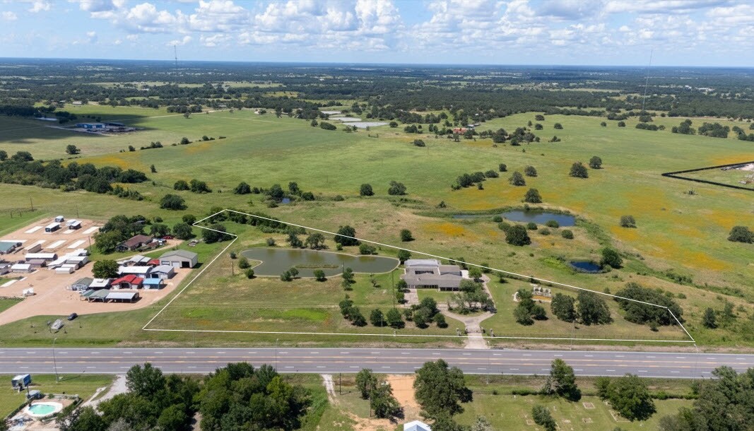 3345 E Austin St, Giddings, TX for Sale