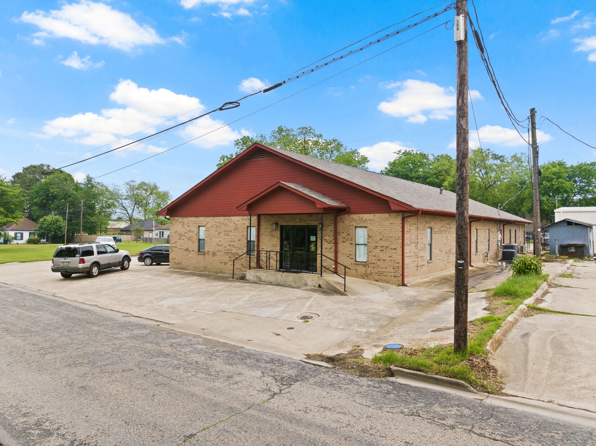 107 E 11th St, Mount Pleasant, TX for Sale