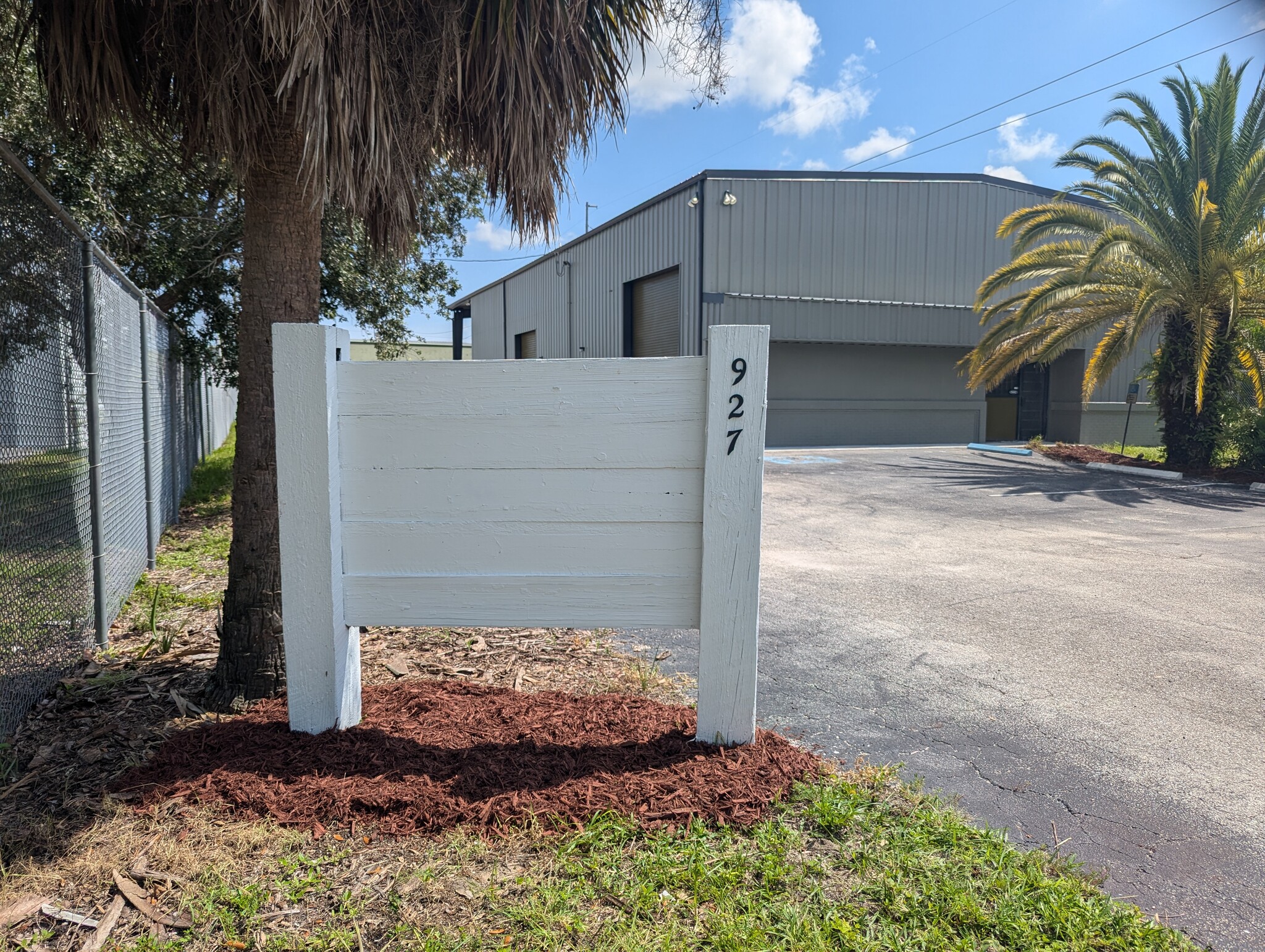 927 NE 24th Ln, Cape Coral, FL for Sale