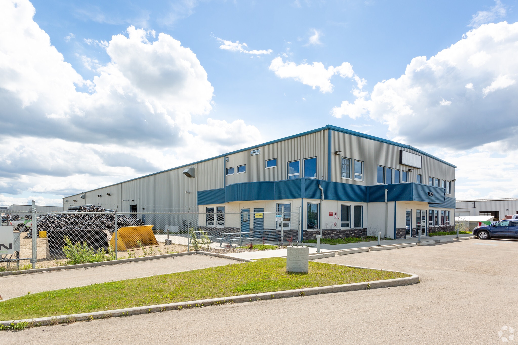 3907-3909 Allard Av, Leduc, AB for Rent