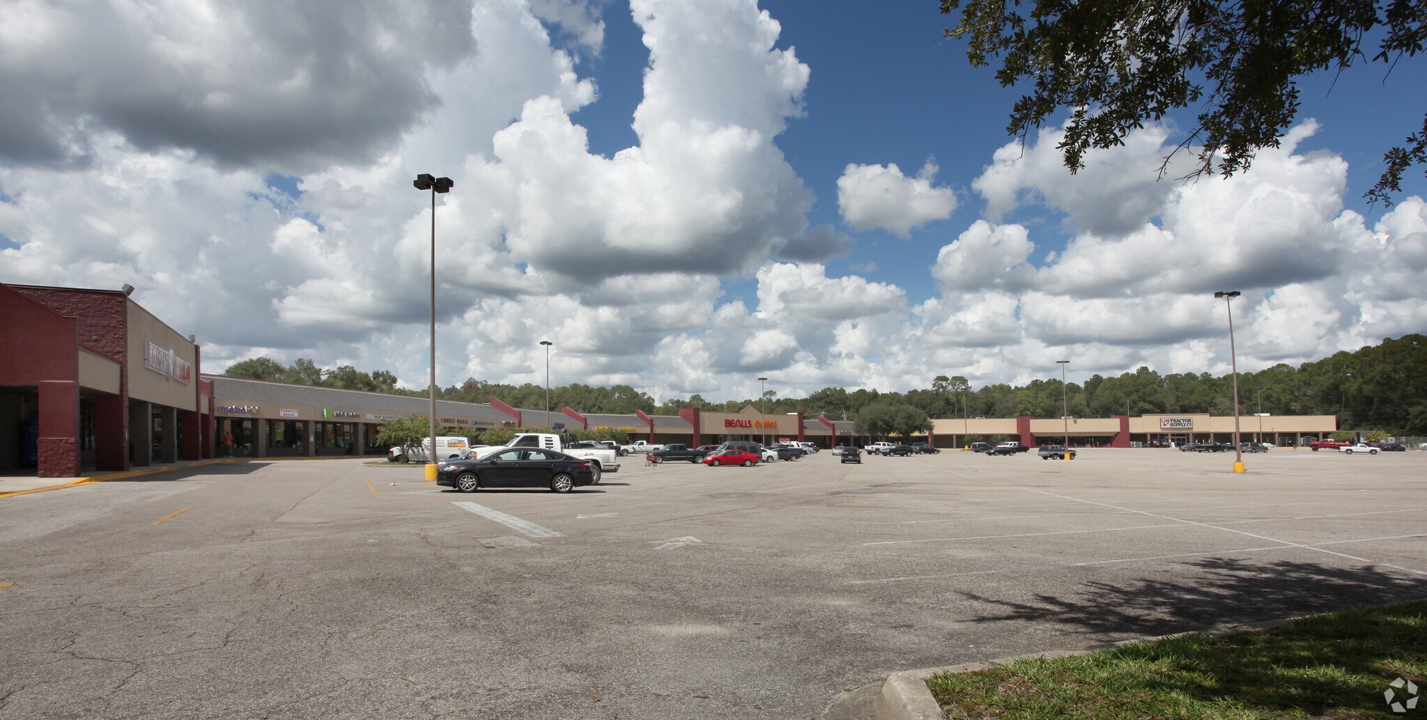 1371 S Walnut St Starke, FL 32091 Shopping Center Property for Lease