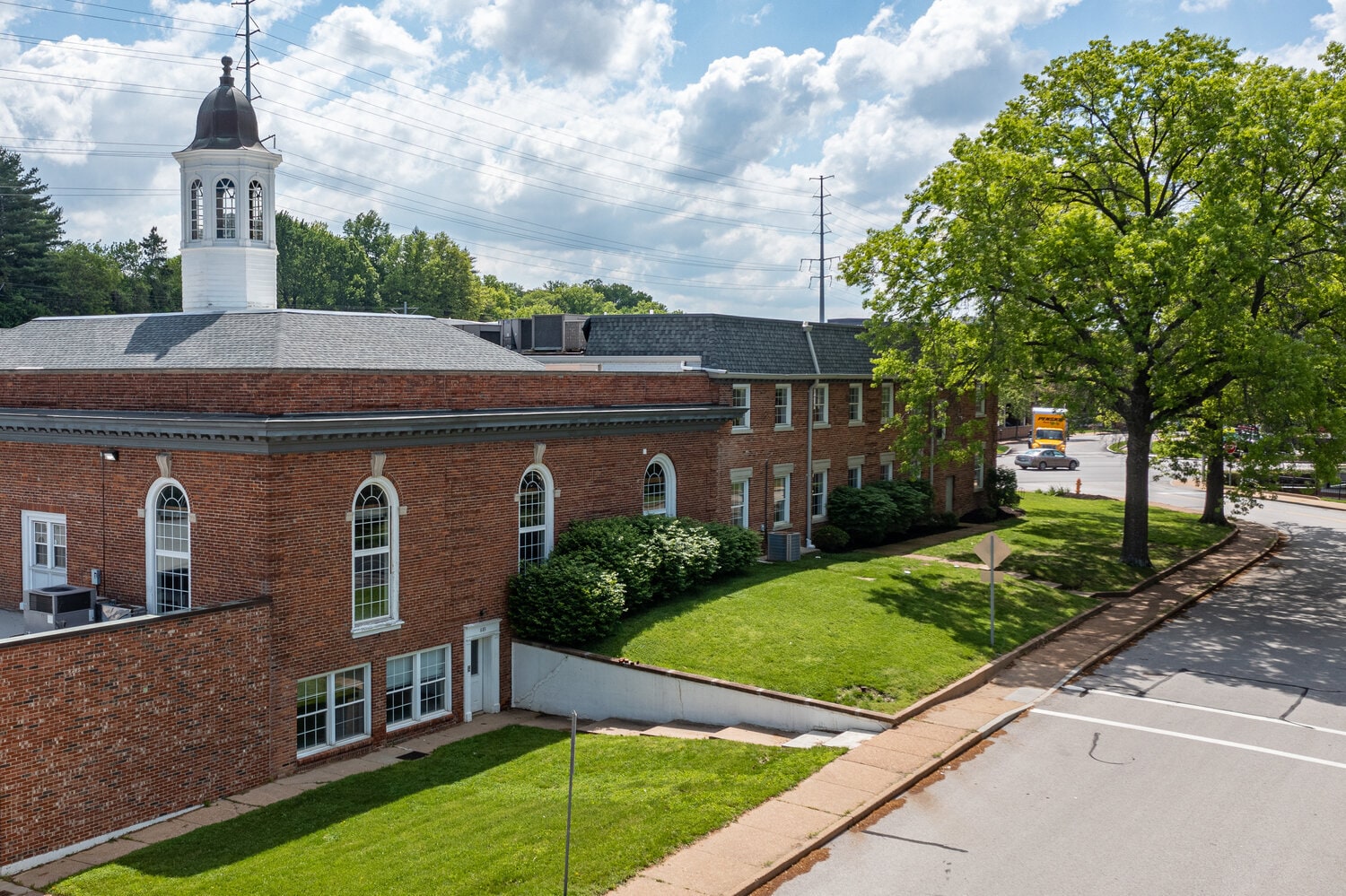 889 S Brentwood Blvd, Clayton, MO for Rent