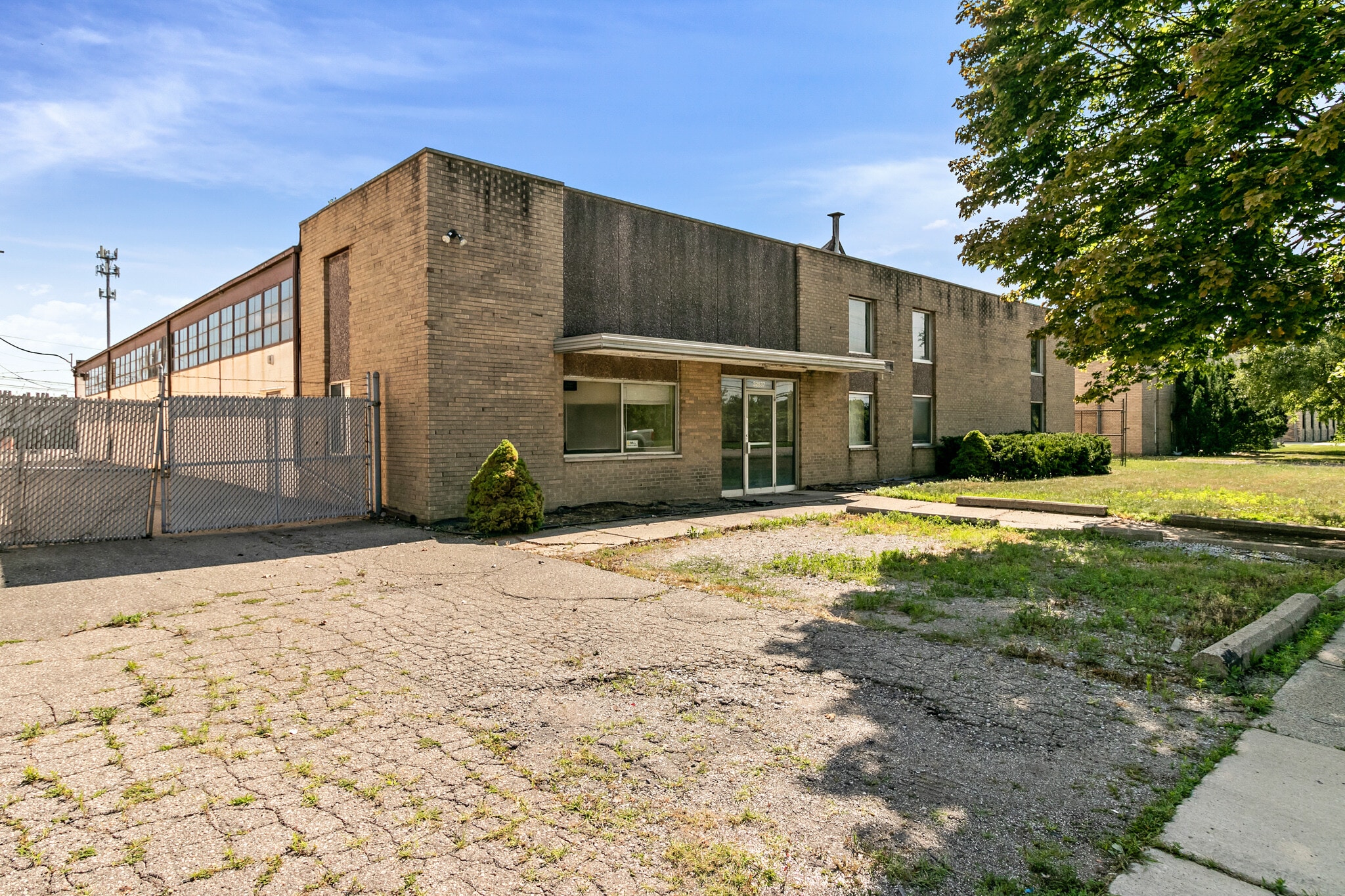 32537 Parklane Ave, Garden City, MI for Sale