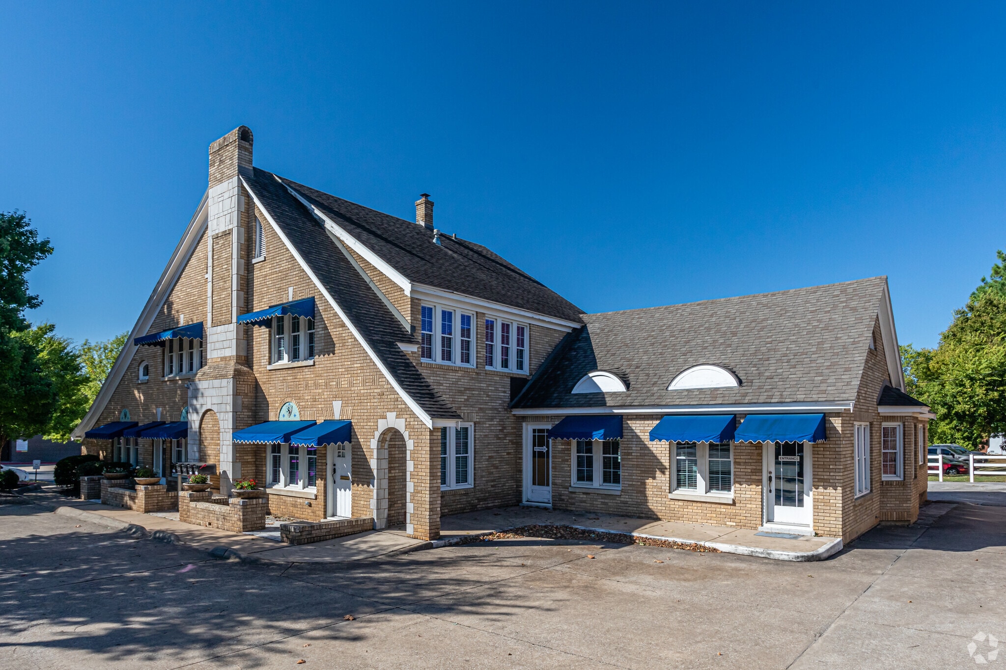 355 N College Ave, Fayetteville, AR for Rent