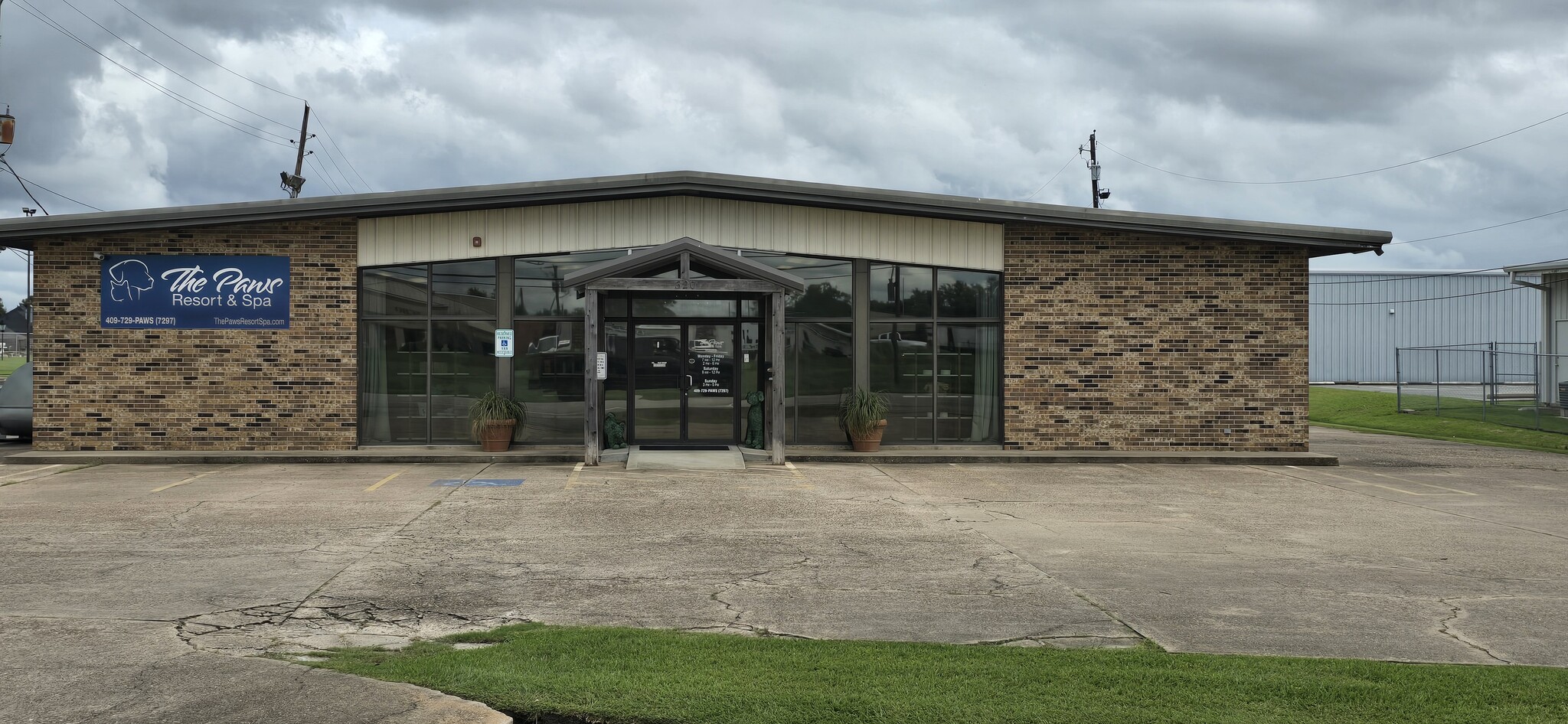 320 Twin City Hwy, Port Neches, TX for Sale