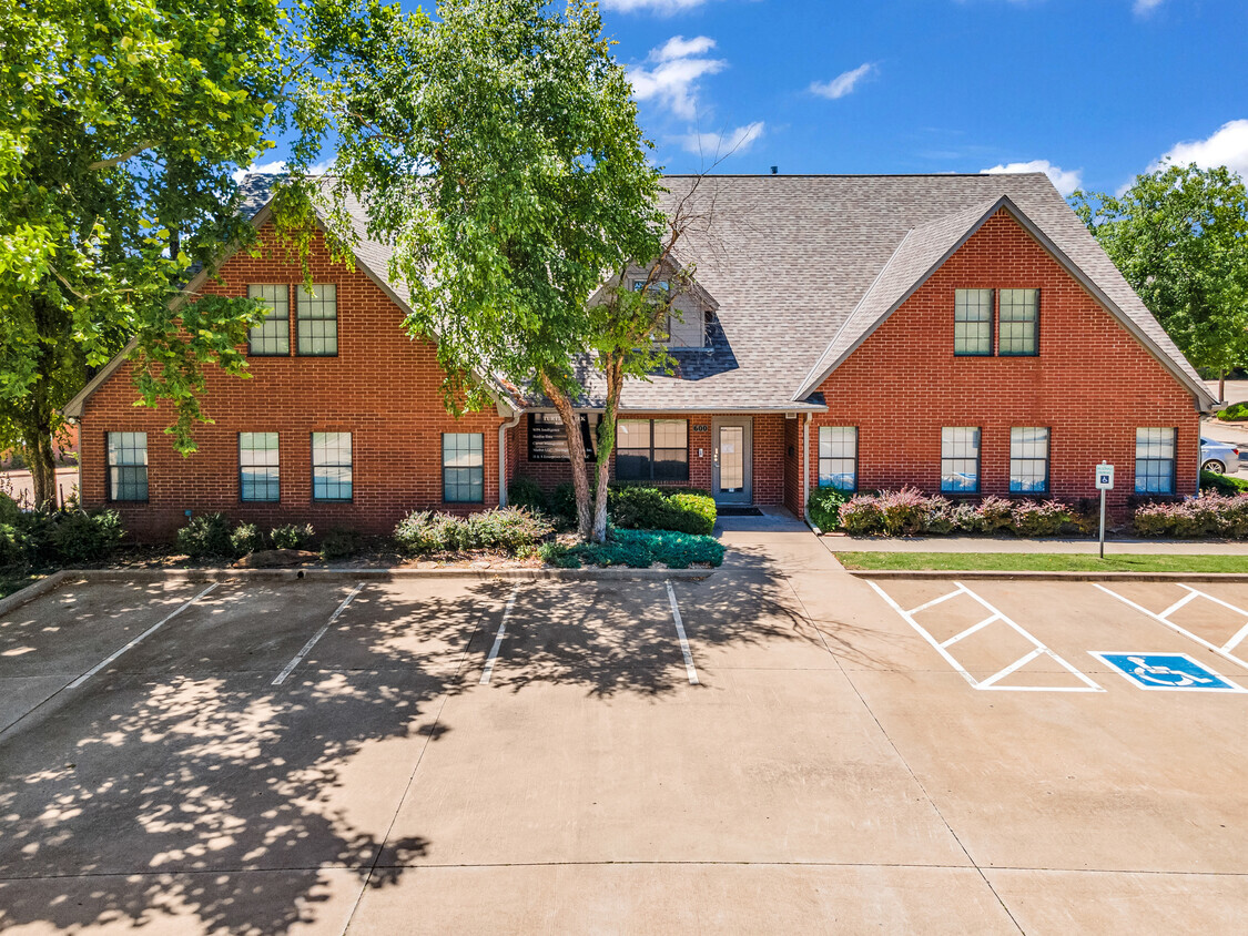 1900 E 15th St, Edmond, OK for Sale