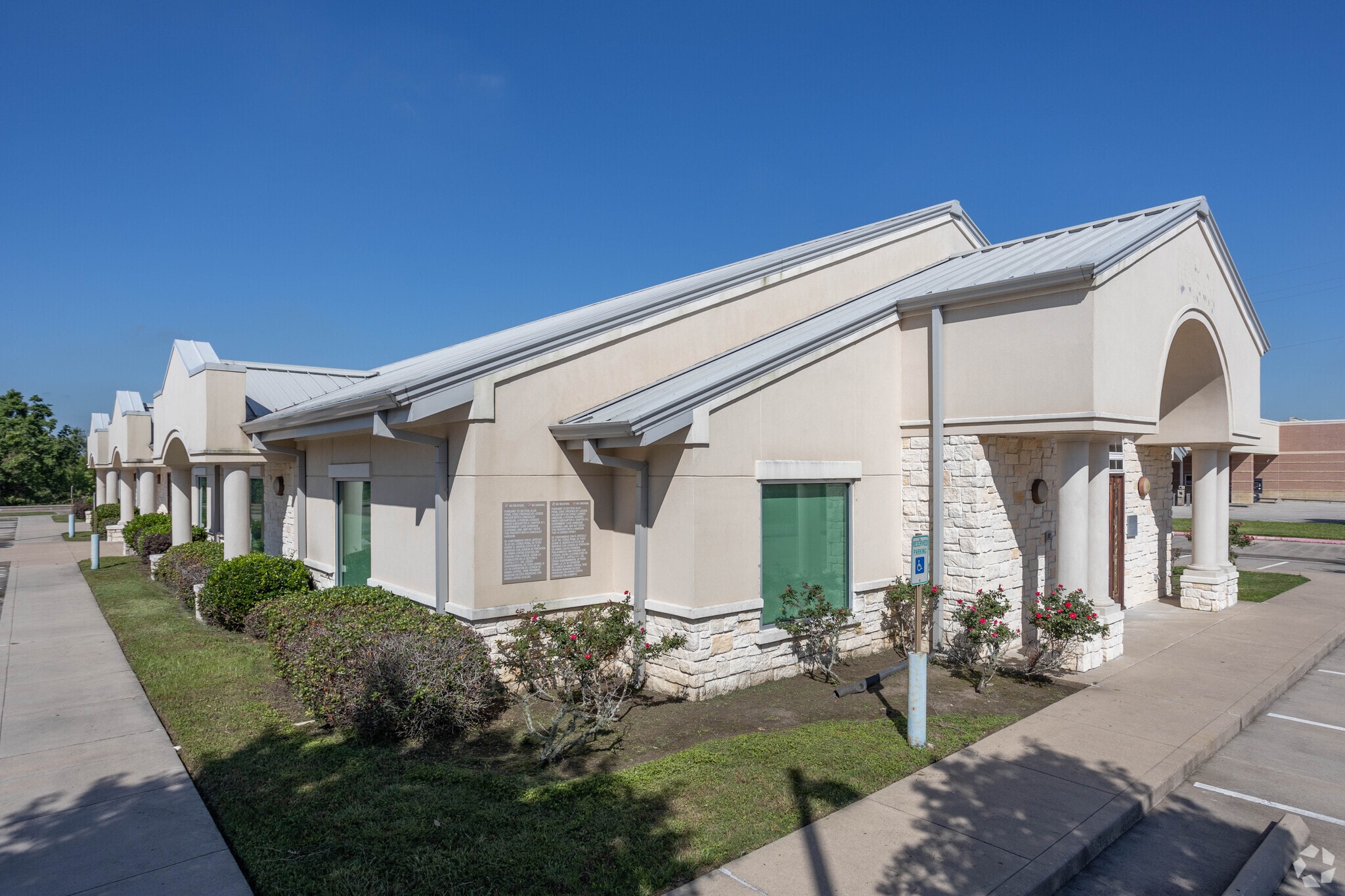 1650 E Winding Way Dr, Friendswood, TX for Rent