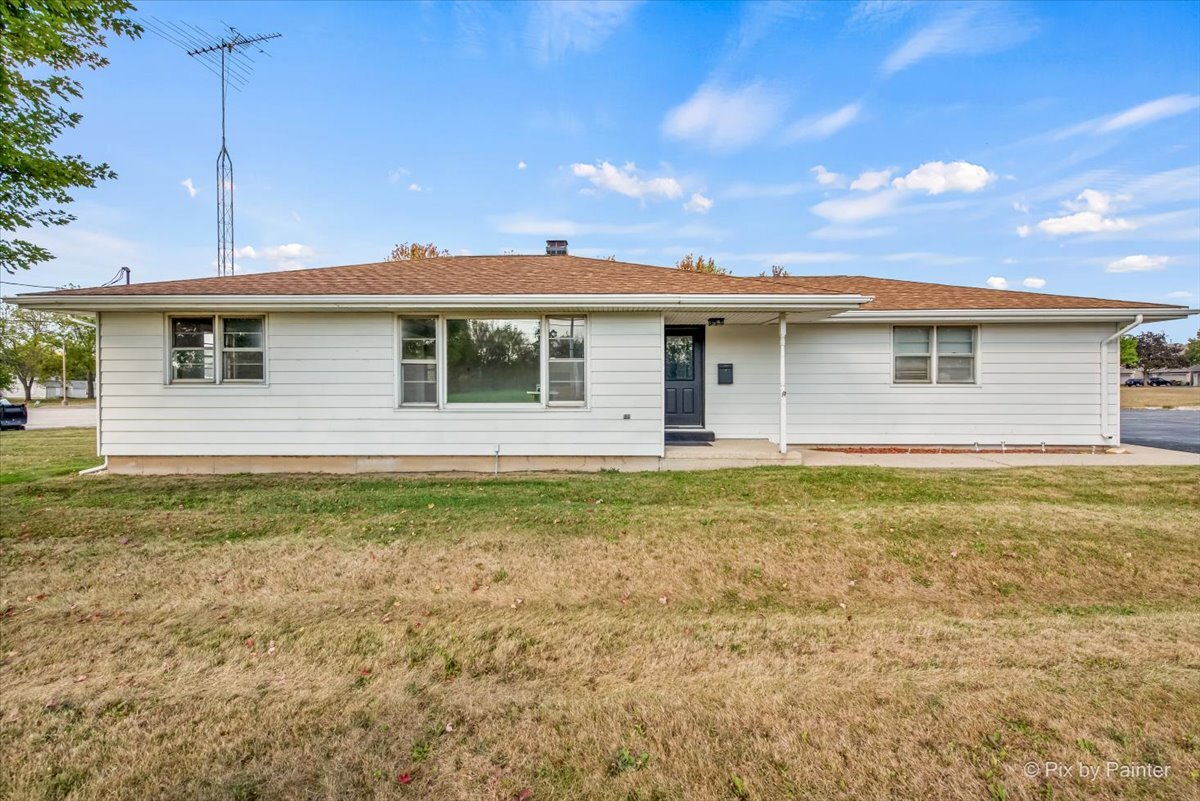 124 E Oak Knoll Dr, Hampshire, IL for Sale