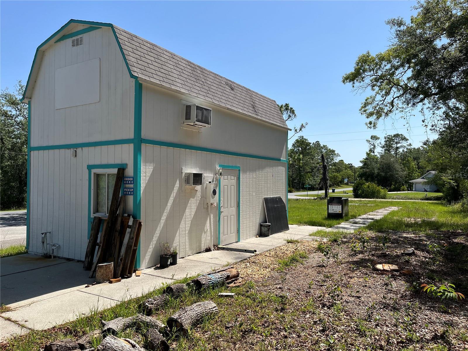 18132 Commercial Way, Weeki Wachee, FL for Sale