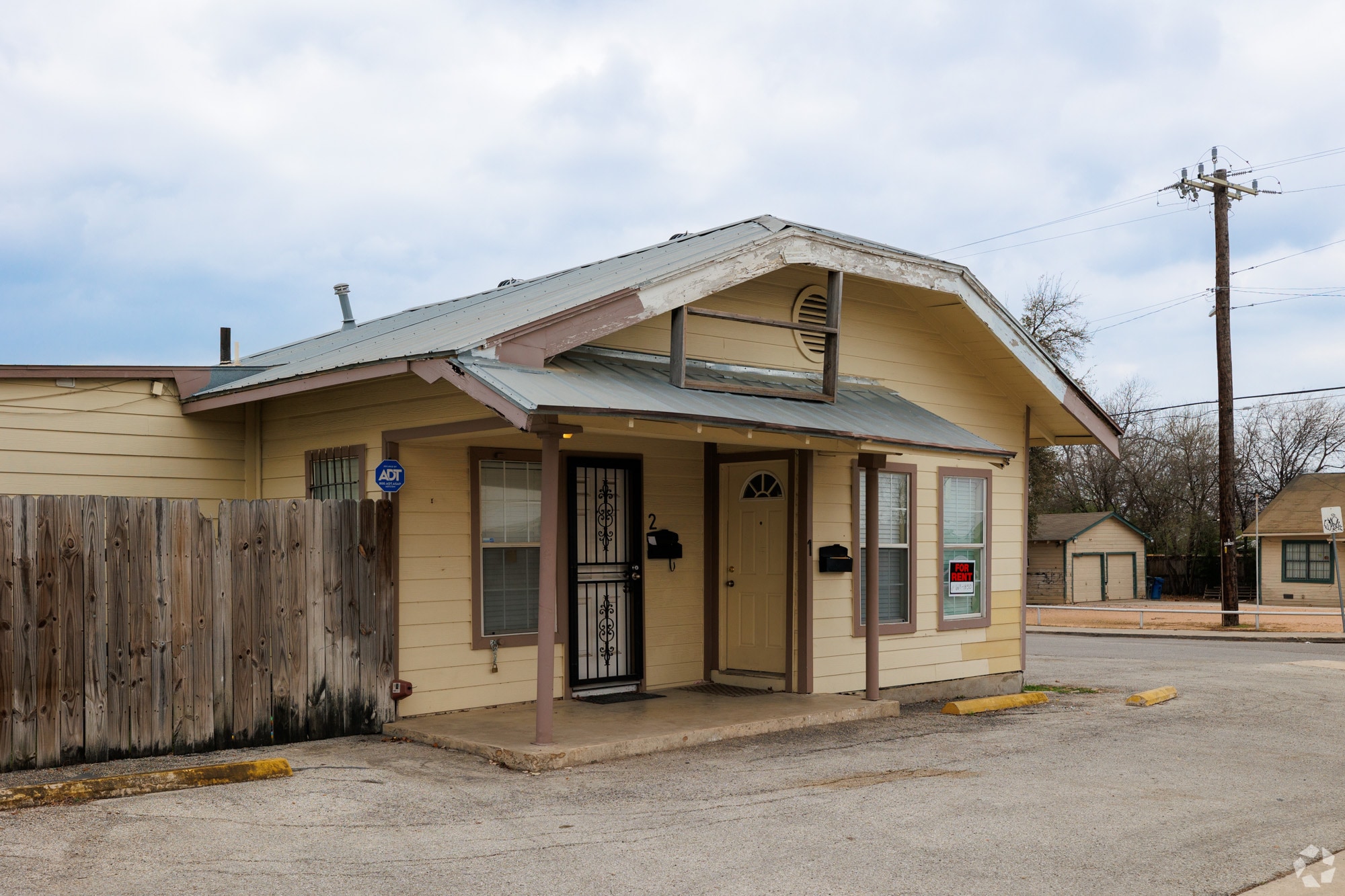 738 W Hildebrand Ave, San Antonio, TX for Rent