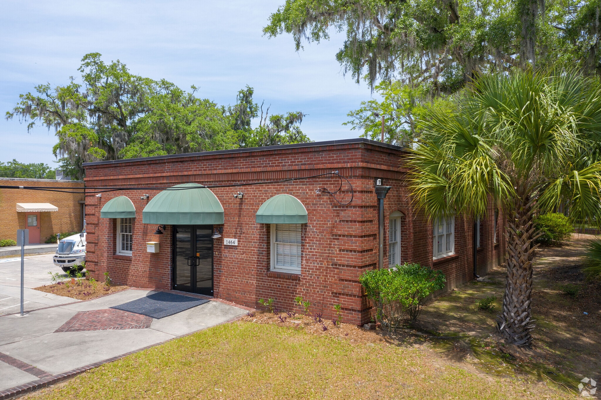1464 Victory Dr, Savannah, GA for Rent