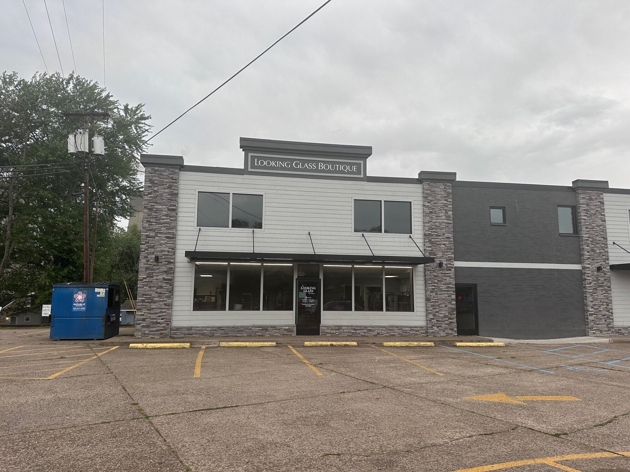 118-124 Main St, Poca, WV for Rent