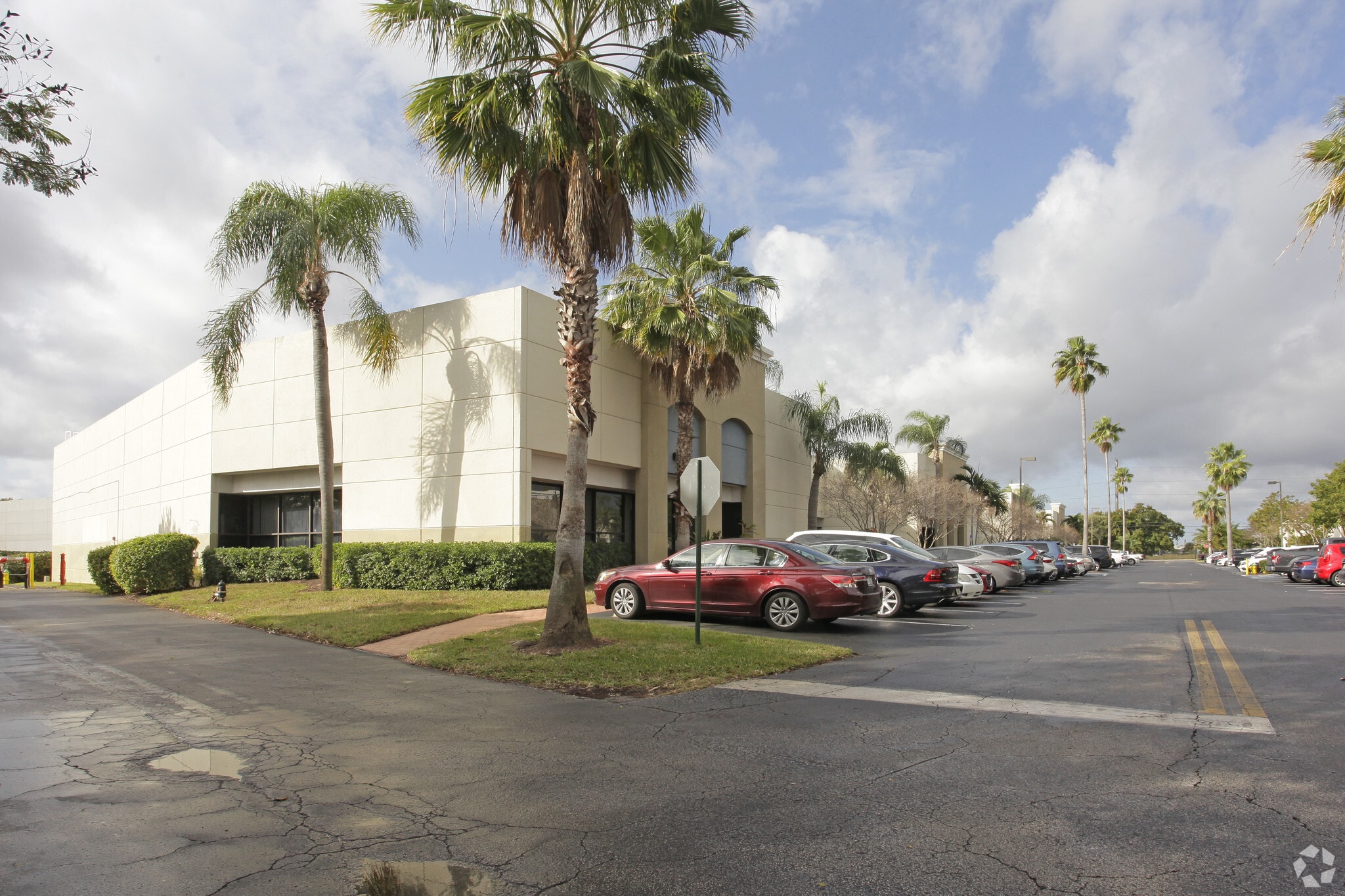 674-692 S Military Trl, Deerfield Beach, FL for Rent