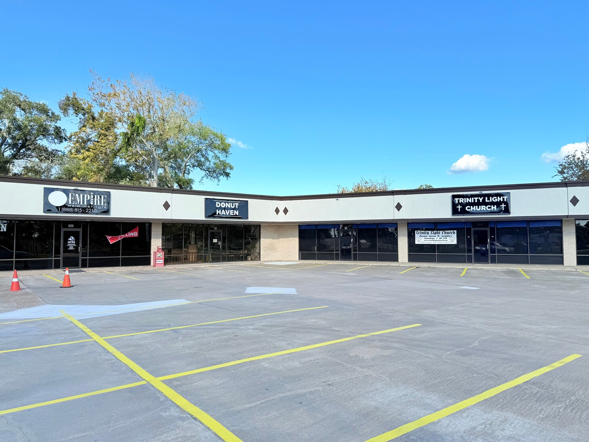 716 W Plantation Dr, Clute, TX for Rent