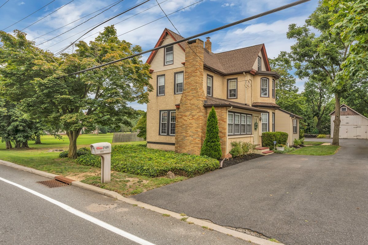 749 Barnsboro Rd, Mullica Hill, NJ for Sale