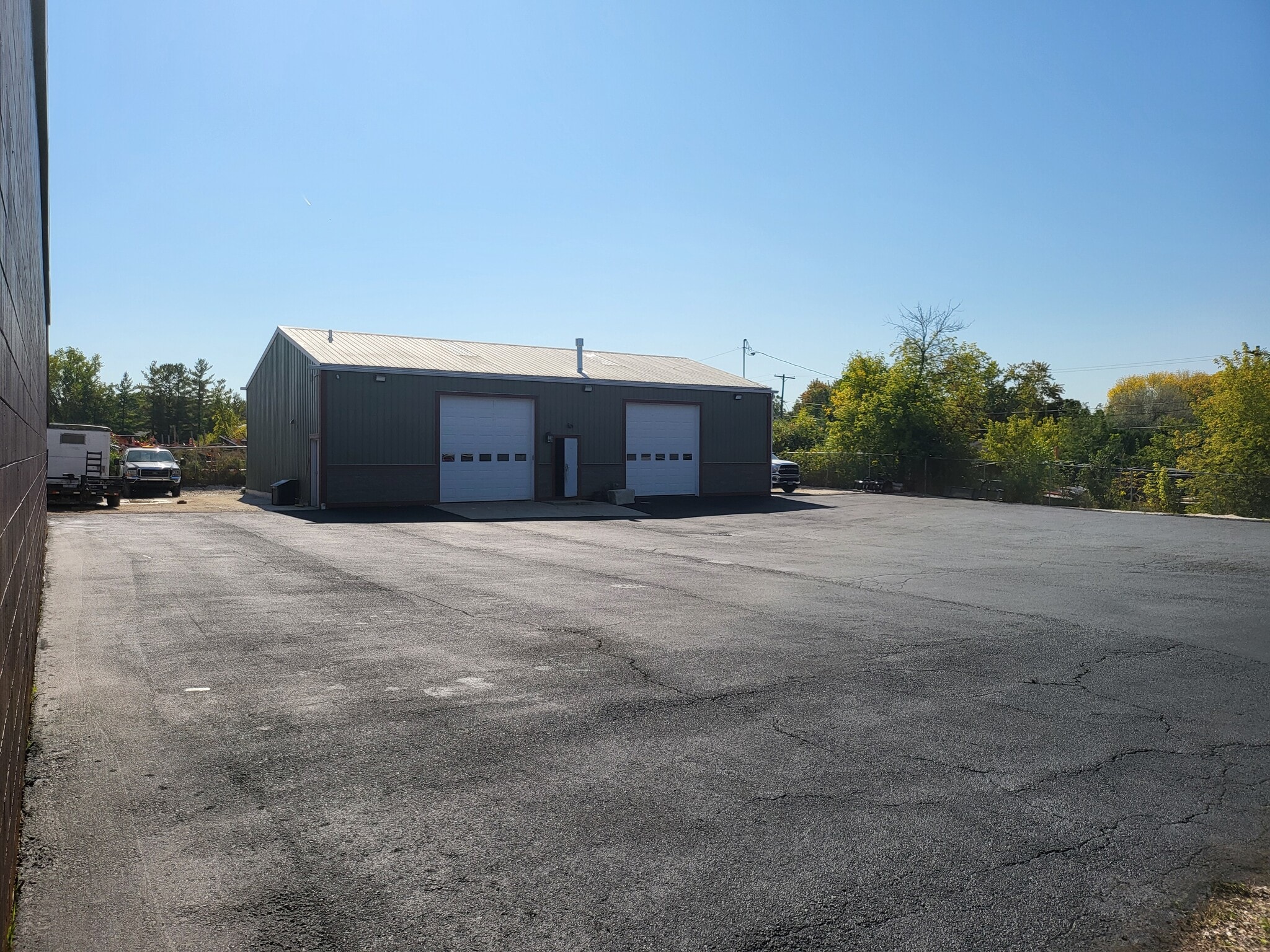 8613 W Calumet Rd, Milwaukee, WI for Sale