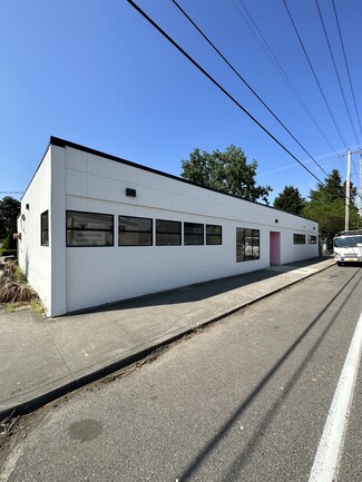 Portland, OR Freestanding - 8730 SE Woodstock Blvd