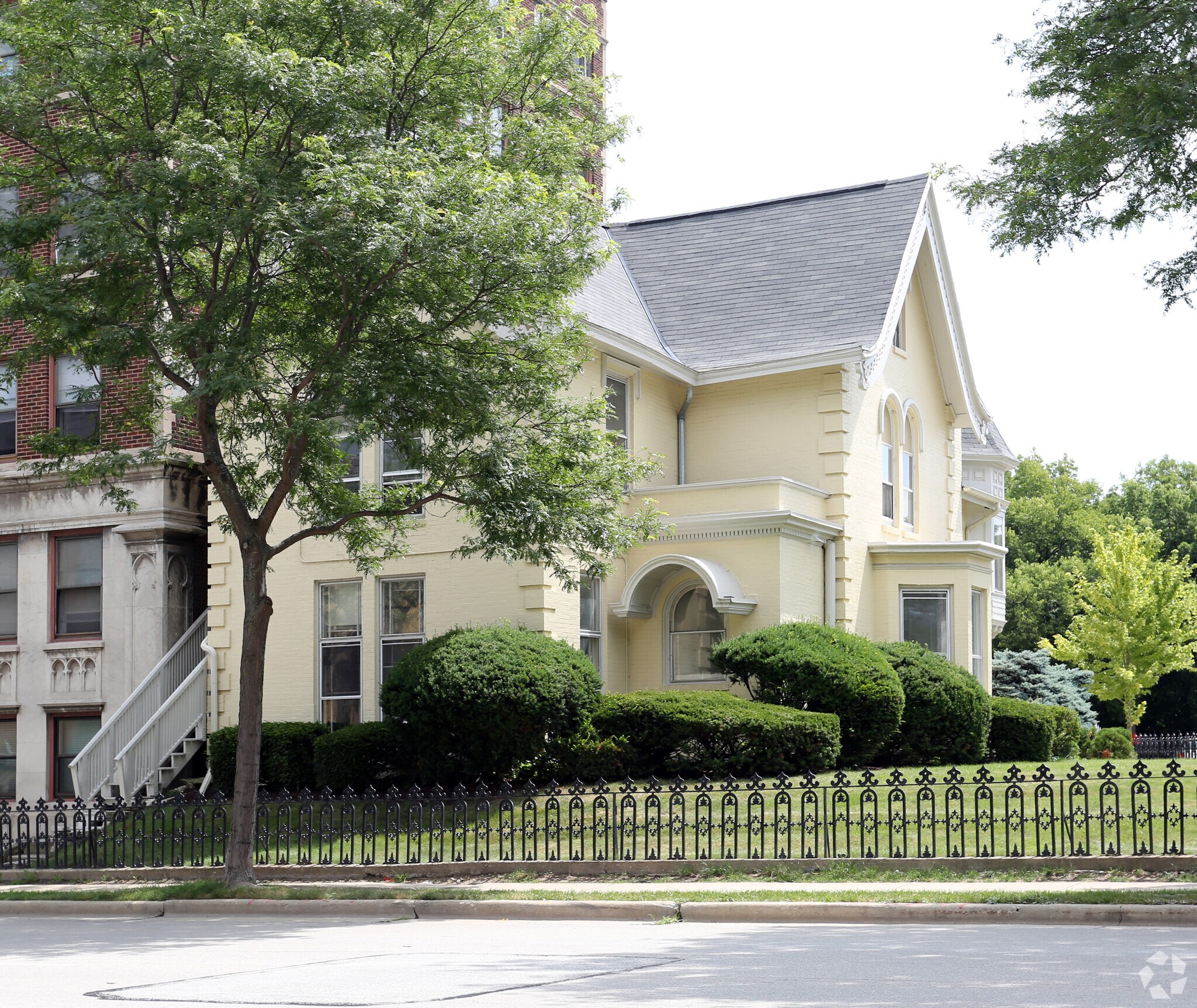 1216 N Prospect Ave, Milwaukee, WI for Rent