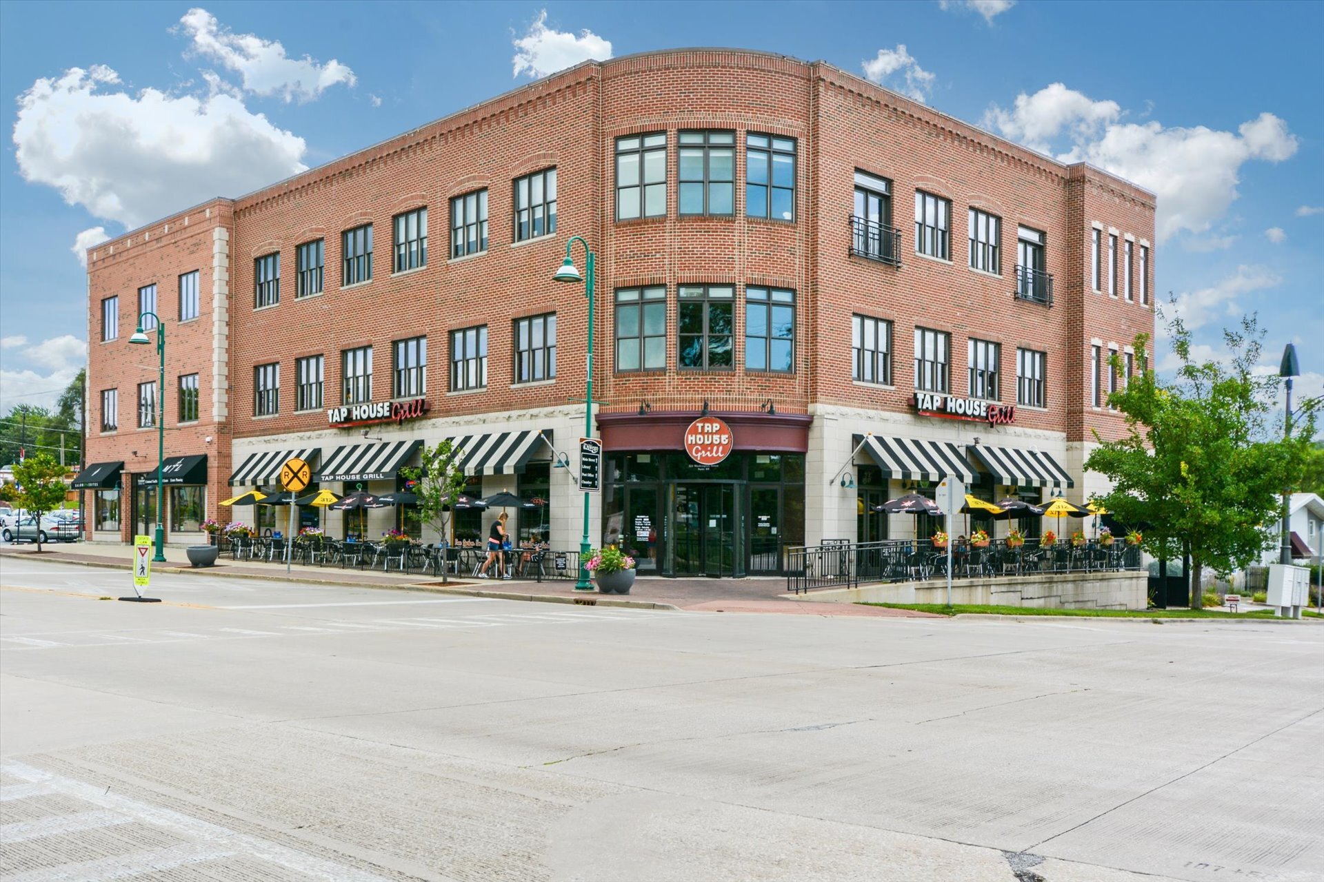 123 W Washington St, Oswego, IL for Rent