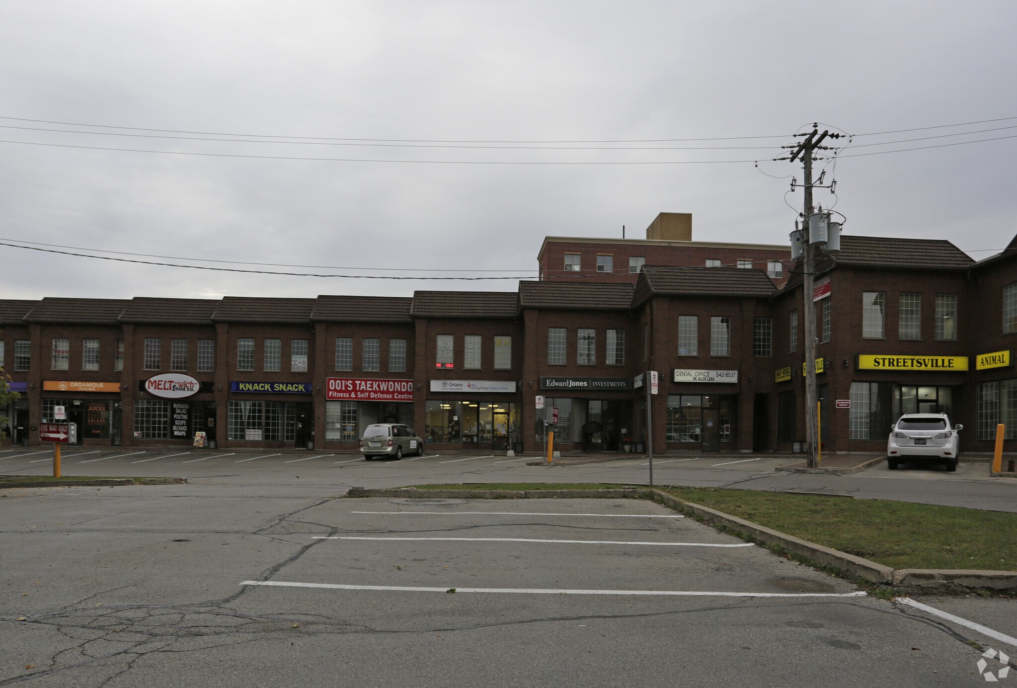 154 Queen St S, Mississauga, ON for Rent