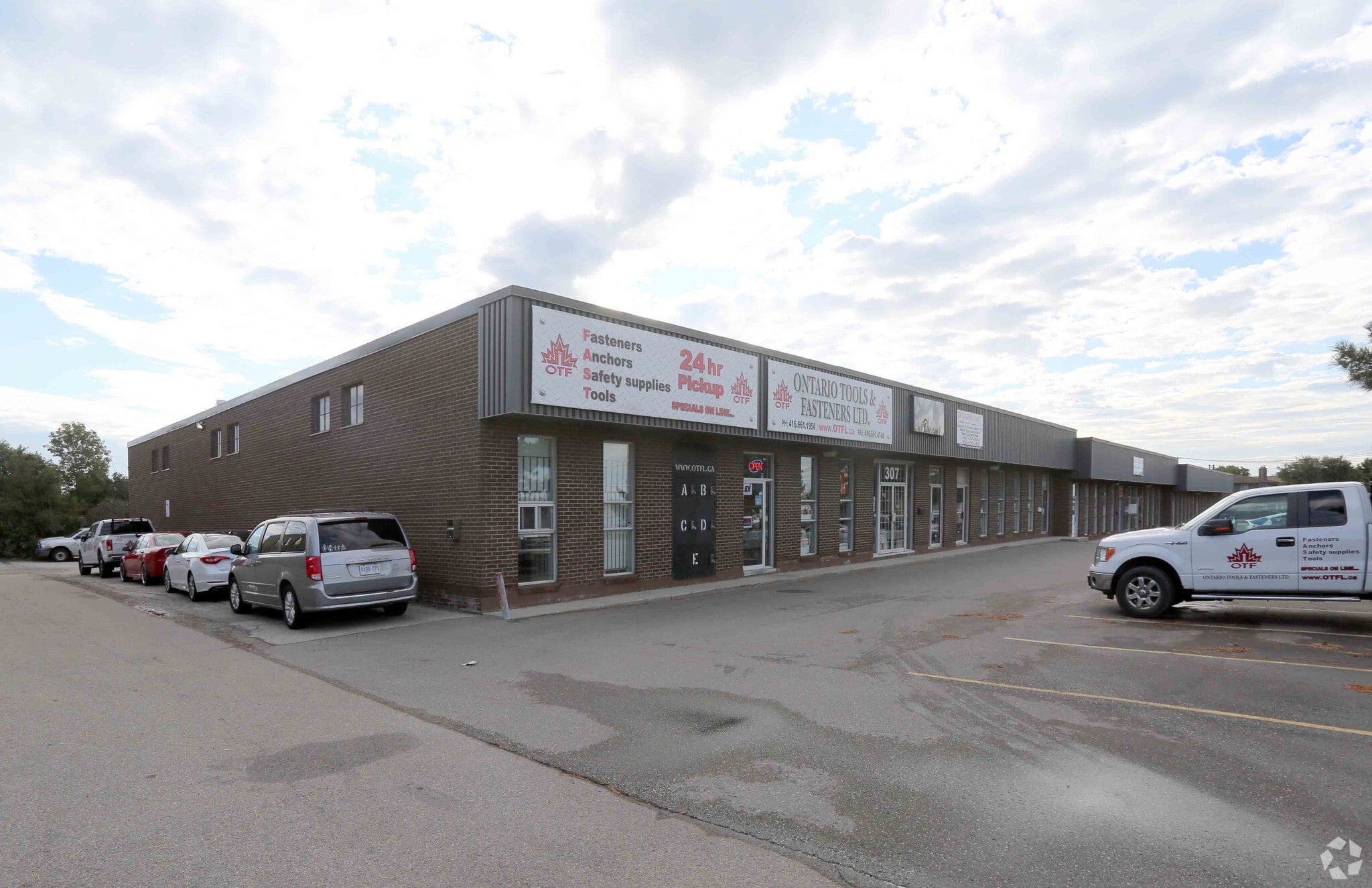 285-311 Norfinch Dr, Toronto, ON for Rent