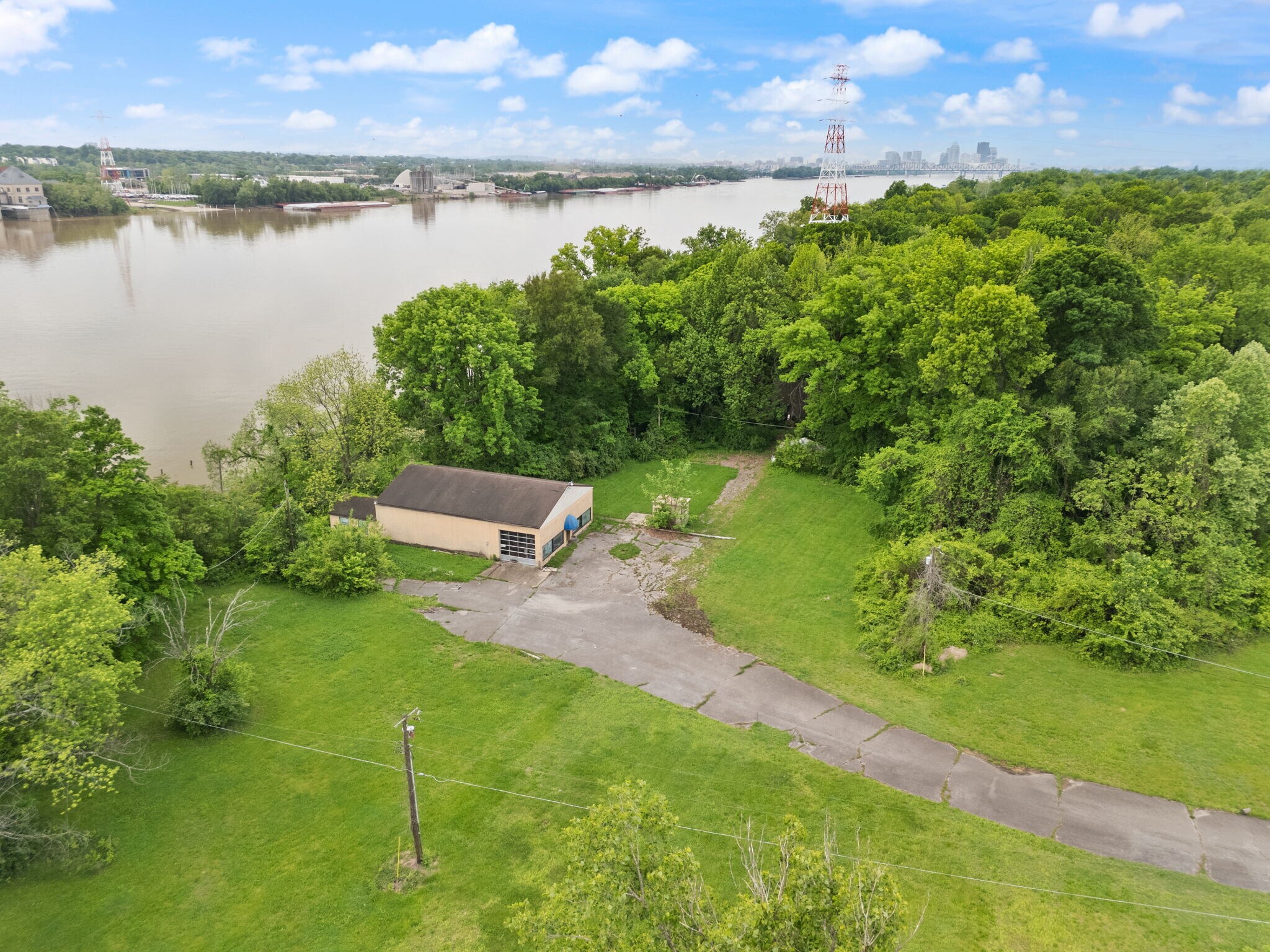 2000 Utica Pike, Jeffersonville, IN for Sale