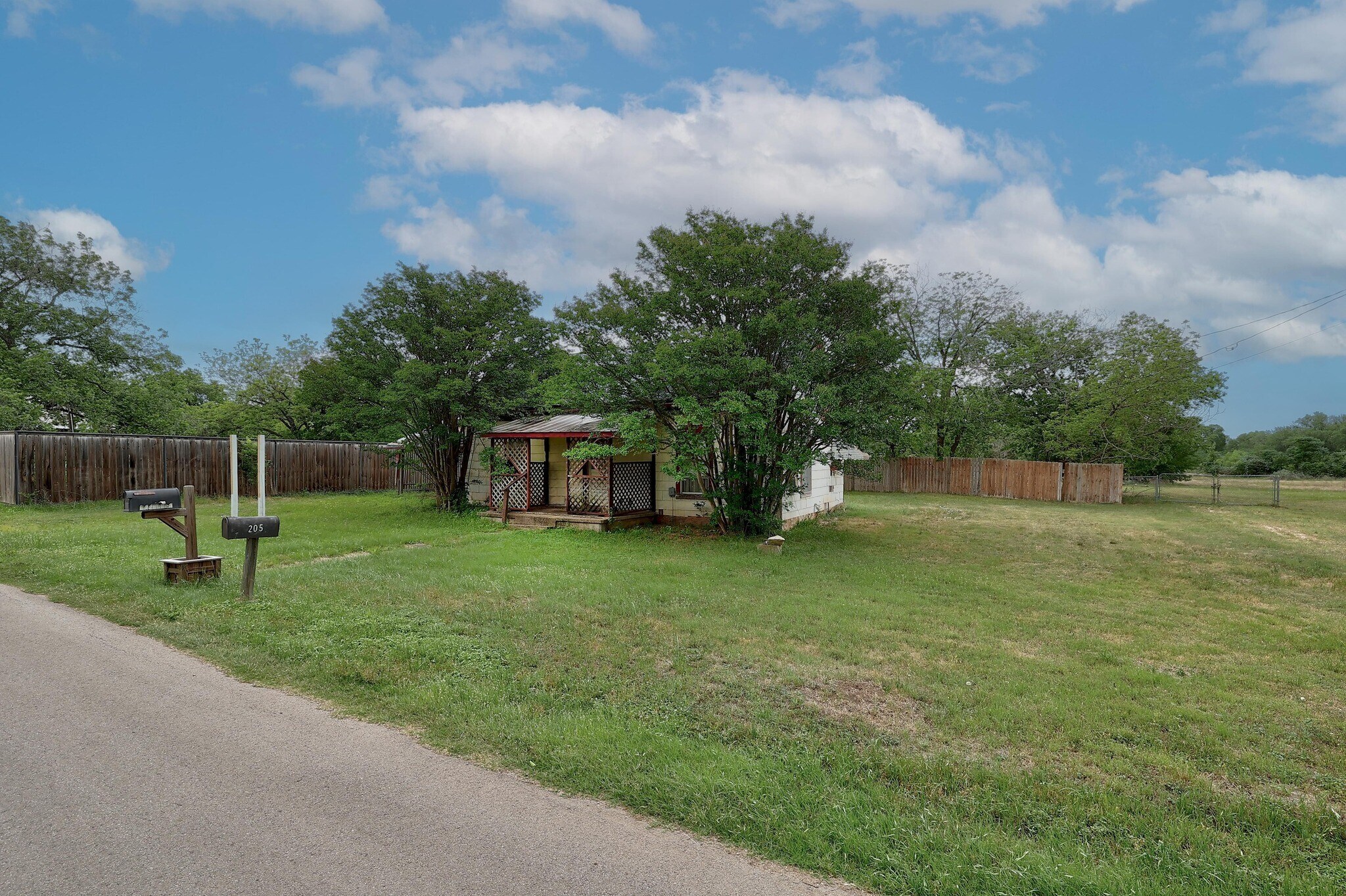 502 Barton St, Liberty Hill, TX for Sale