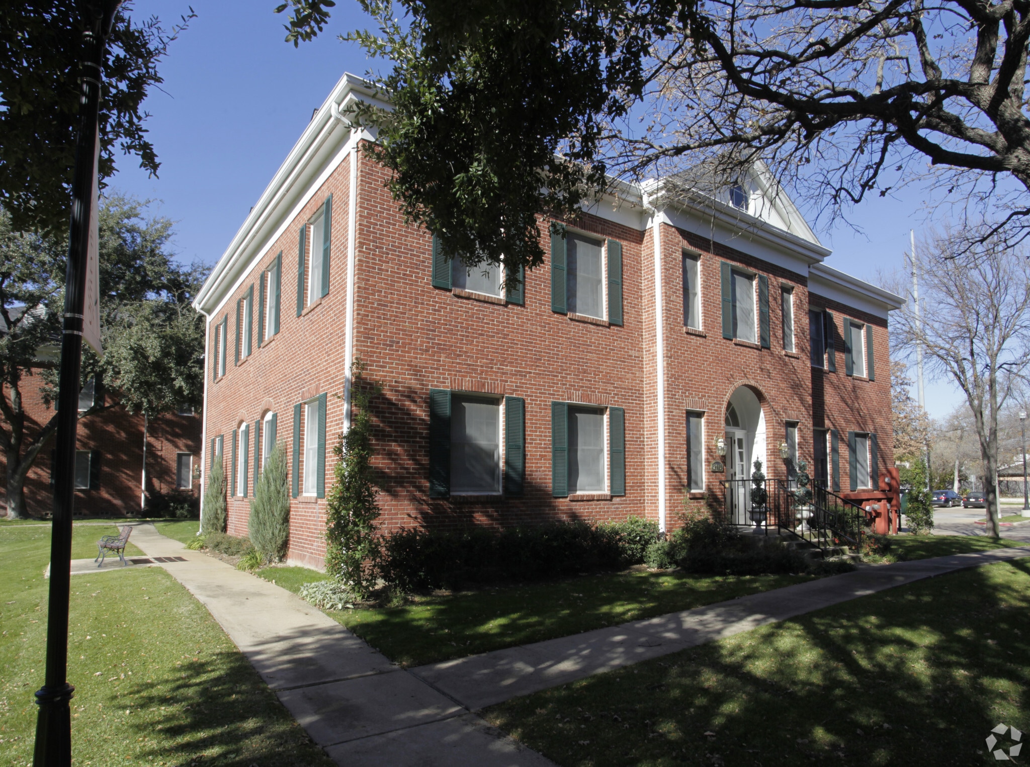 2015 E Lamar Blvd, Arlington, TX for Sale