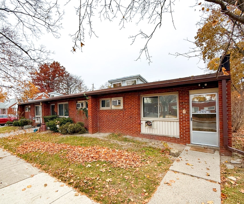 15405 E 11 Mile Rd, Roseville, MI for Sale