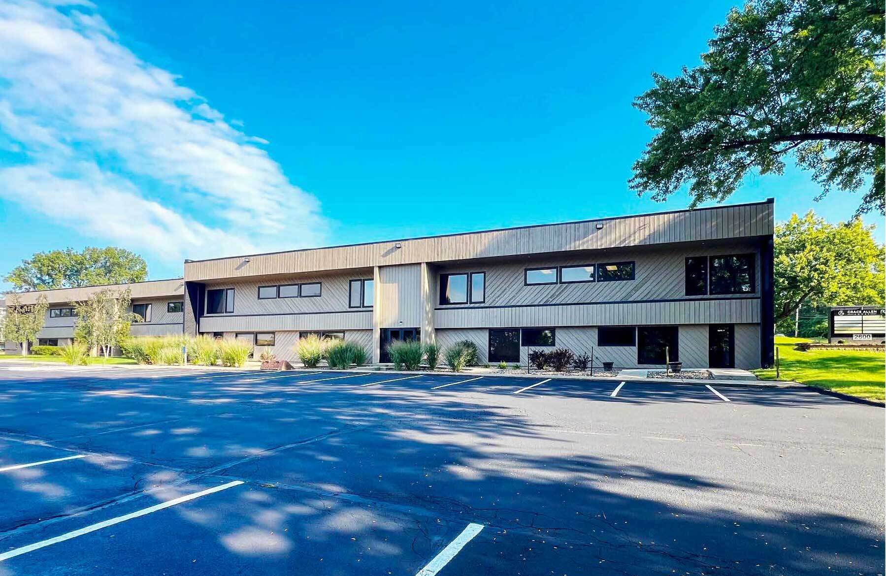 2600 72nd St, Urbandale, IA for Rent