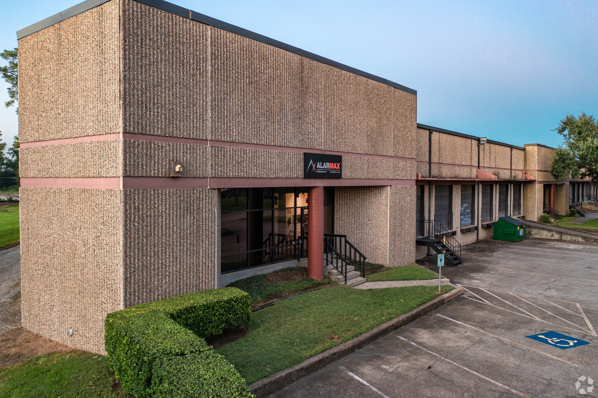 302-350 W 38th St, Houston, TX for Rent