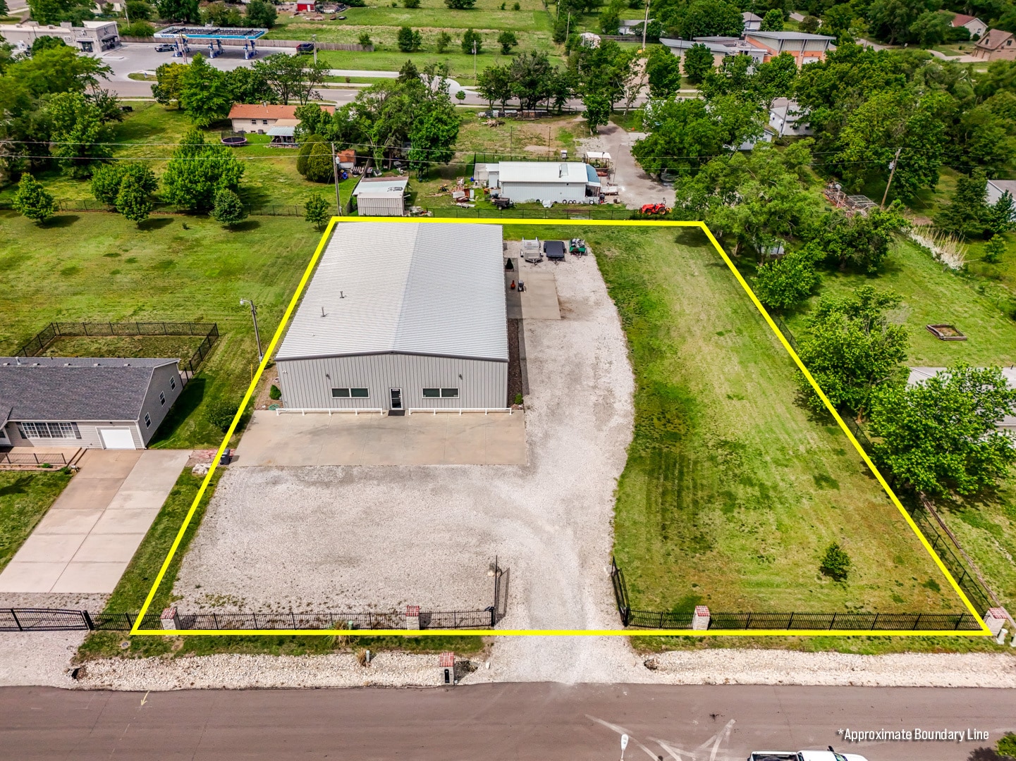 2325 S Crest St, Wichita, KS for Sale