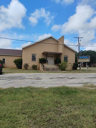 De Leon, TX Churches - 532 N Travis St