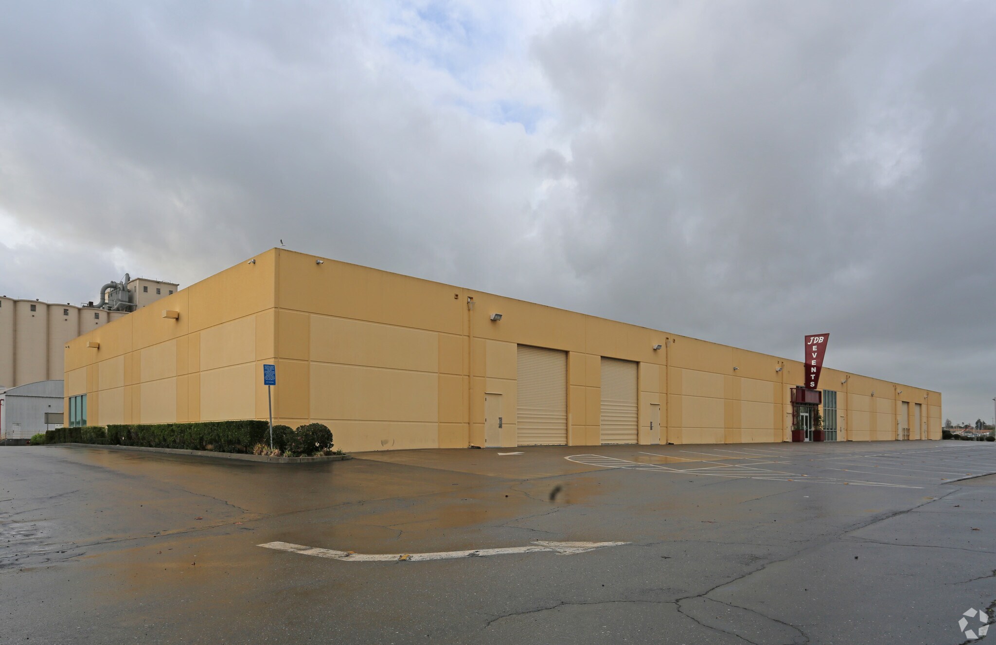 2500 Embarcadero, Oakland, CA for Rent