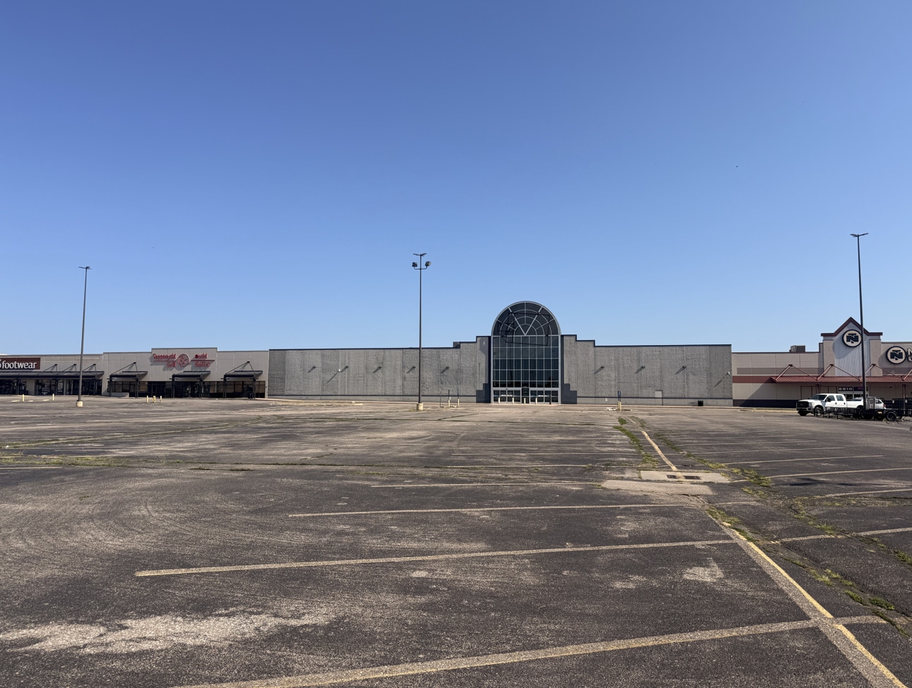 6610-6840 W Kellogg Dr, Wichita, KS for Rent