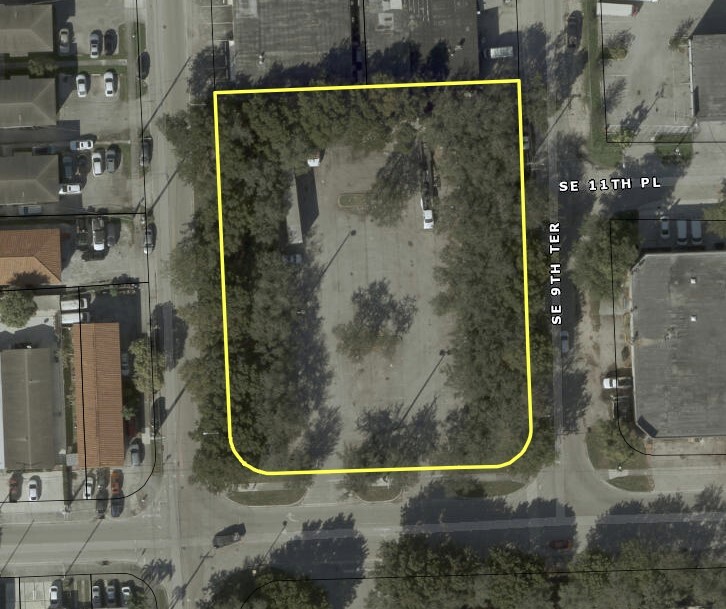 955 SE 12th St, Hialeah, FL for Sale
