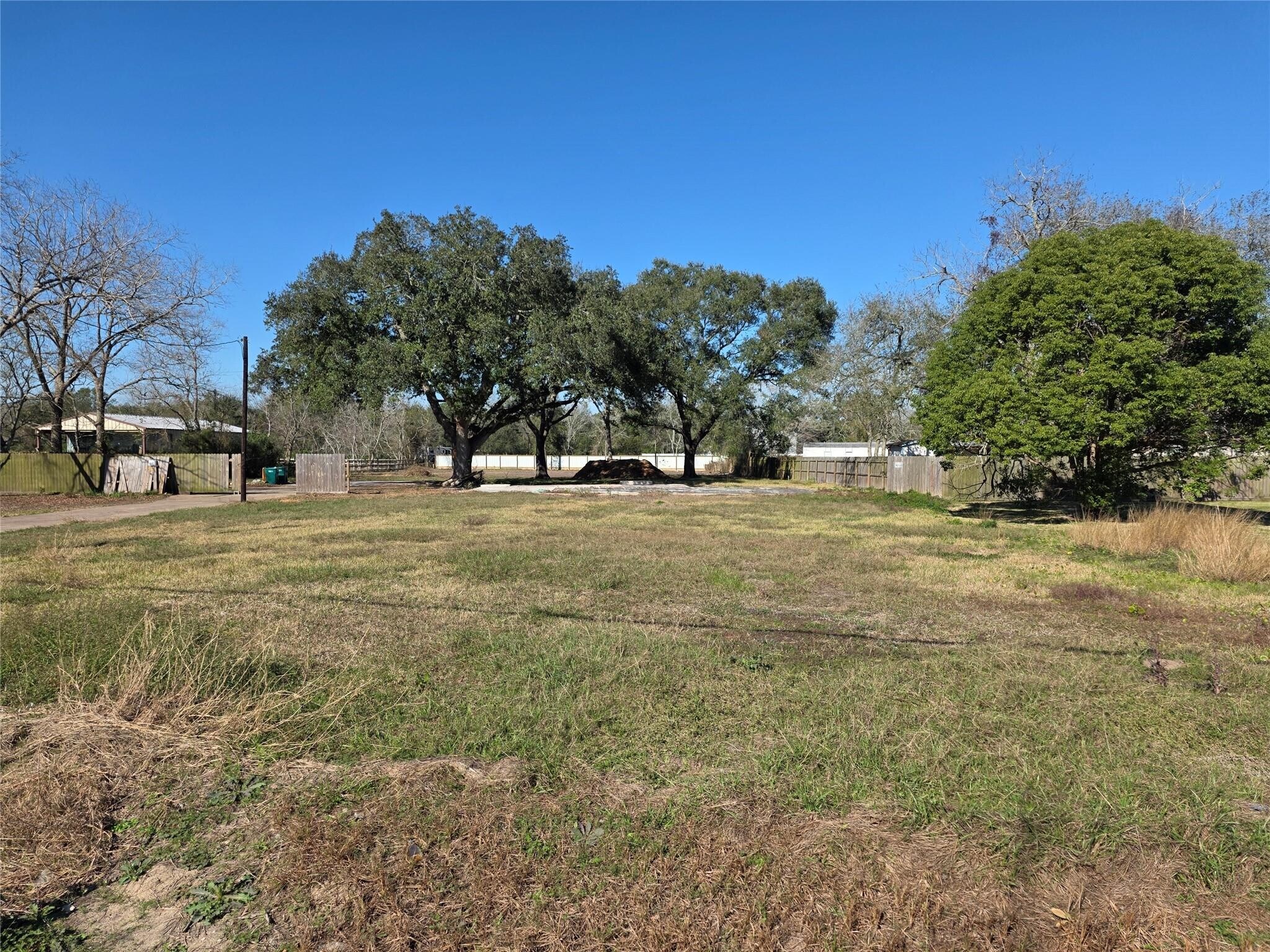 414 Gordy Rd, Bacliff, TX for Rent