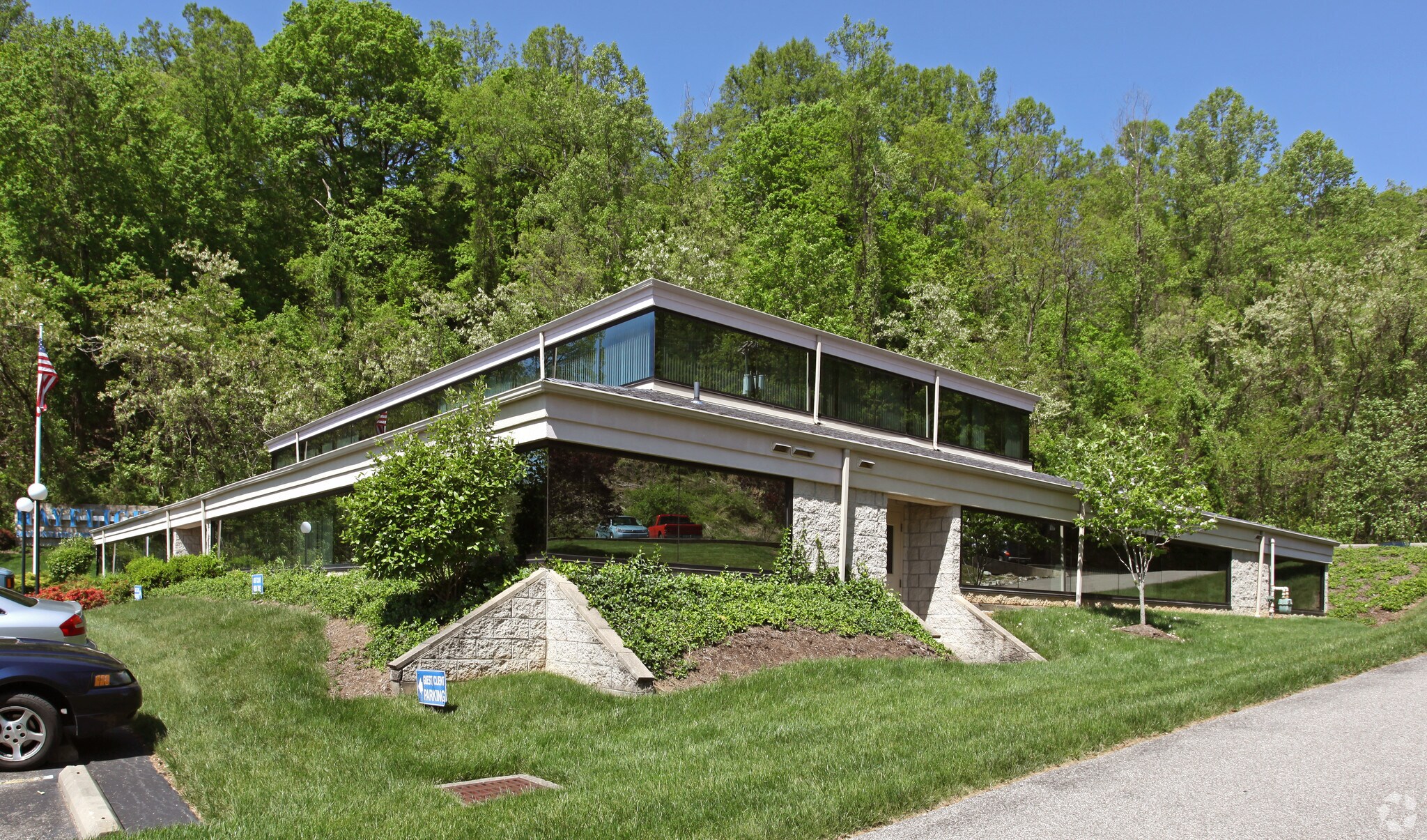8 Stonecrest Dr, Huntington, WV for Rent