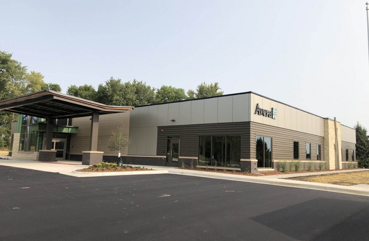 2020 Hospital Dr, Windom, MN for Sale