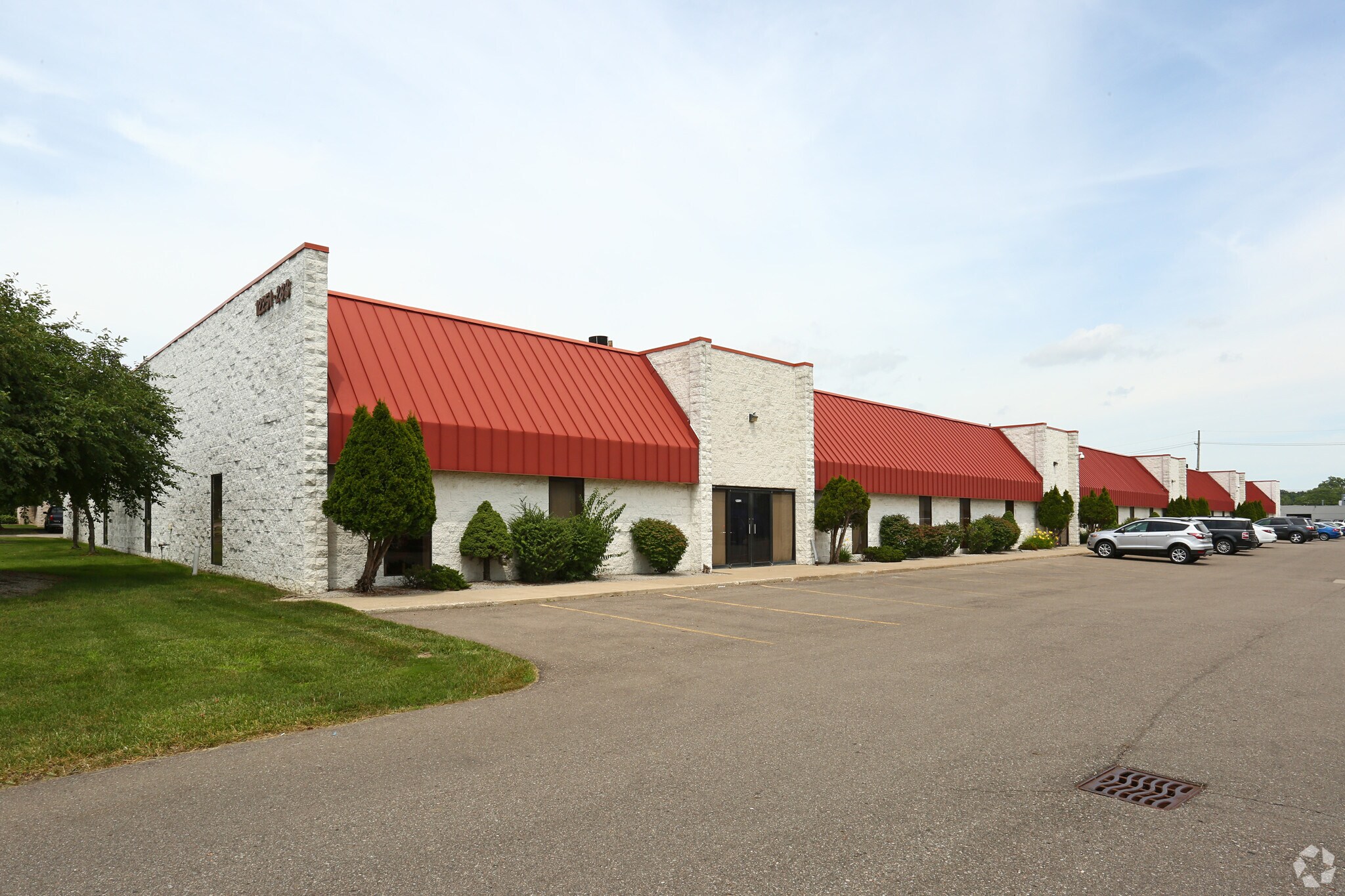 12251-12283 Universal Dr, Taylor, MI for Rent