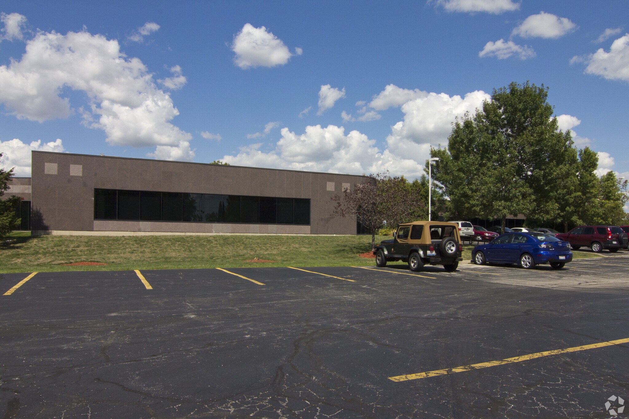 4940 E State St, Rockford, IL for Rent