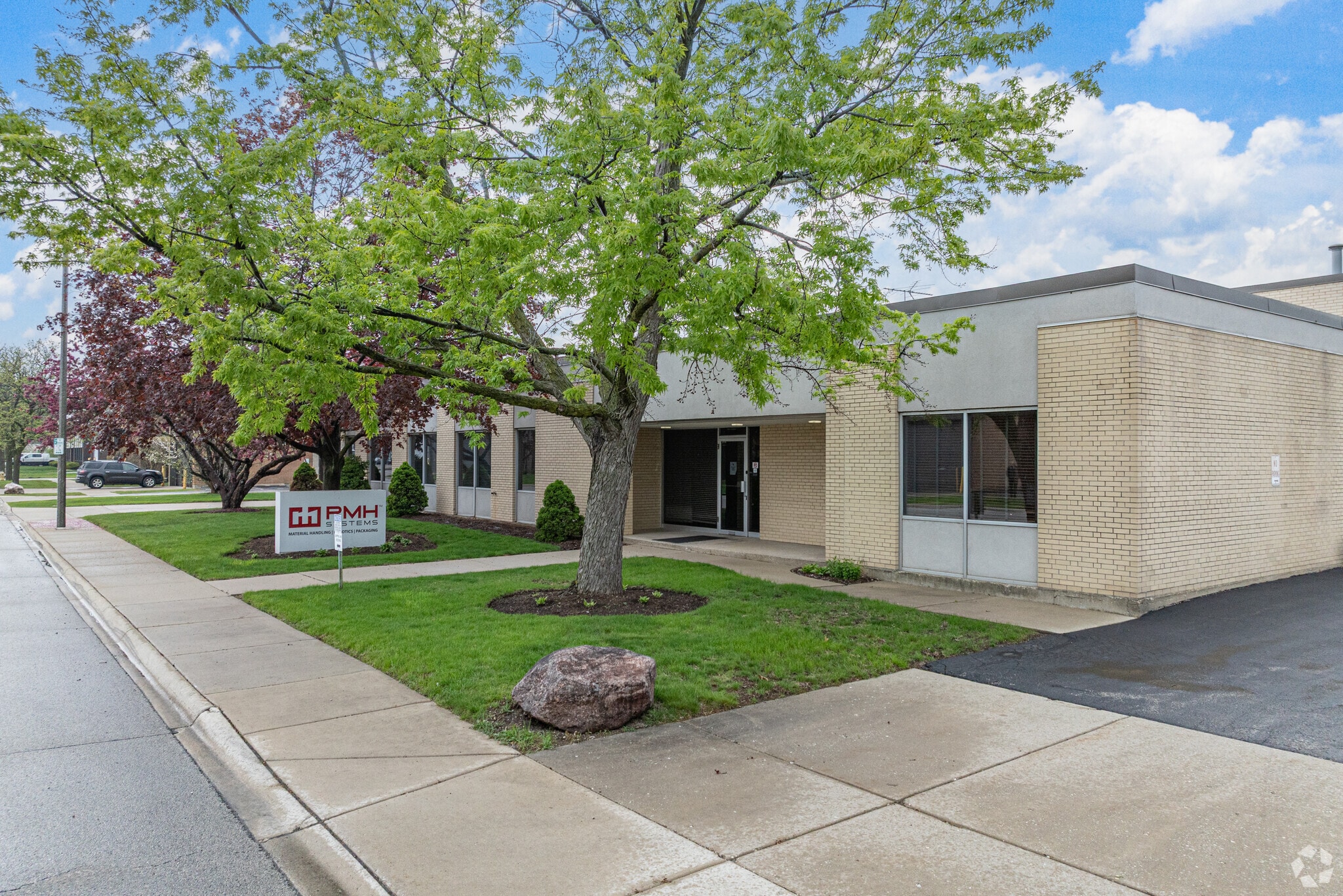 857 N Larch Ave, Elmhurst, IL for Rent